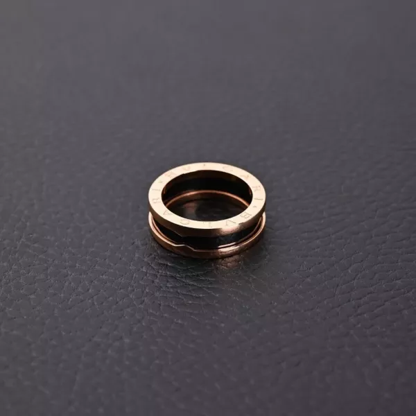 불가리 레드 피규어 세라믹 로고 반지