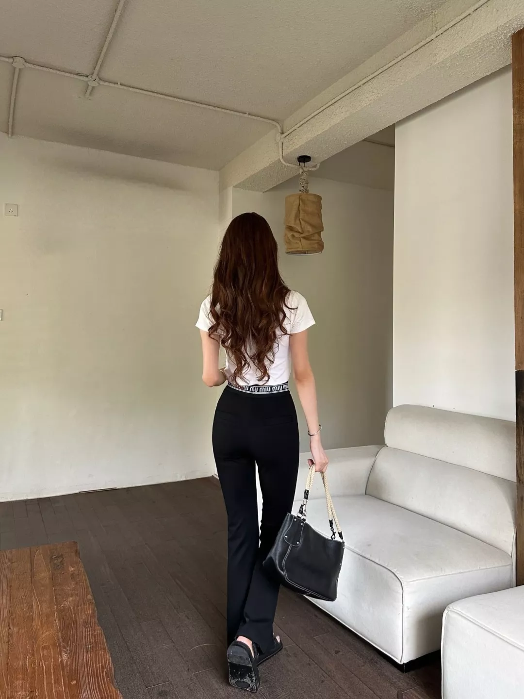 미우미우 로고 허리밴드 자수 부츠컷 팬츠 상세 이미지 17