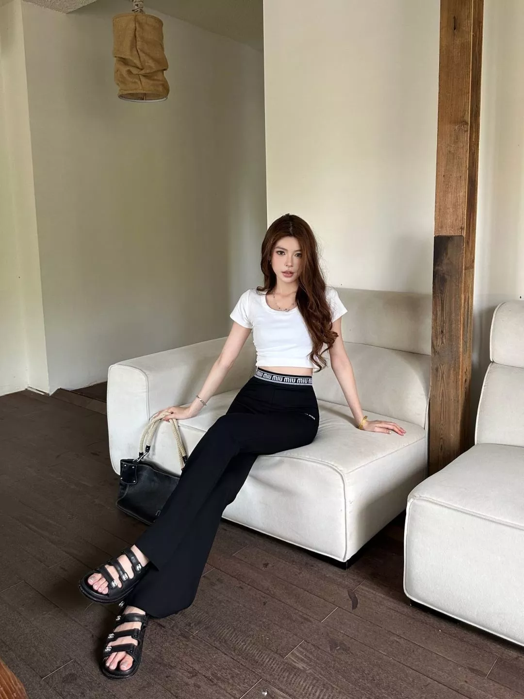 미우미우 로고 허리밴드 자수 부츠컷 팬츠 상세 이미지 16