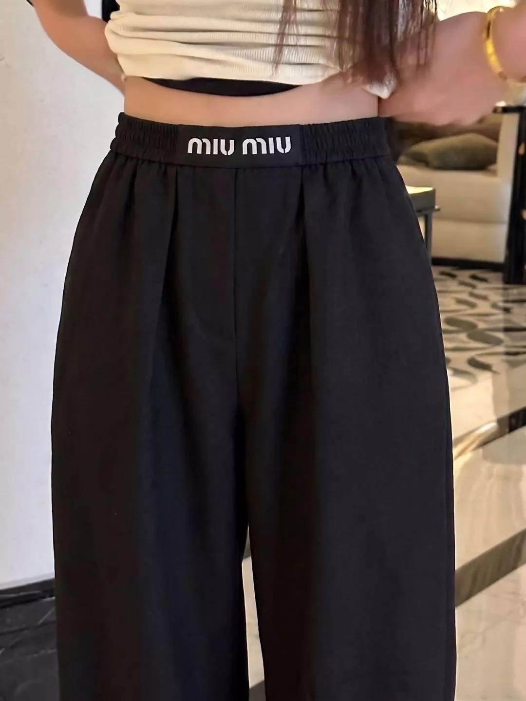 미우미우 로고 밴딩 하이웨이스트 와이드 팬츠 상세 이미지 21