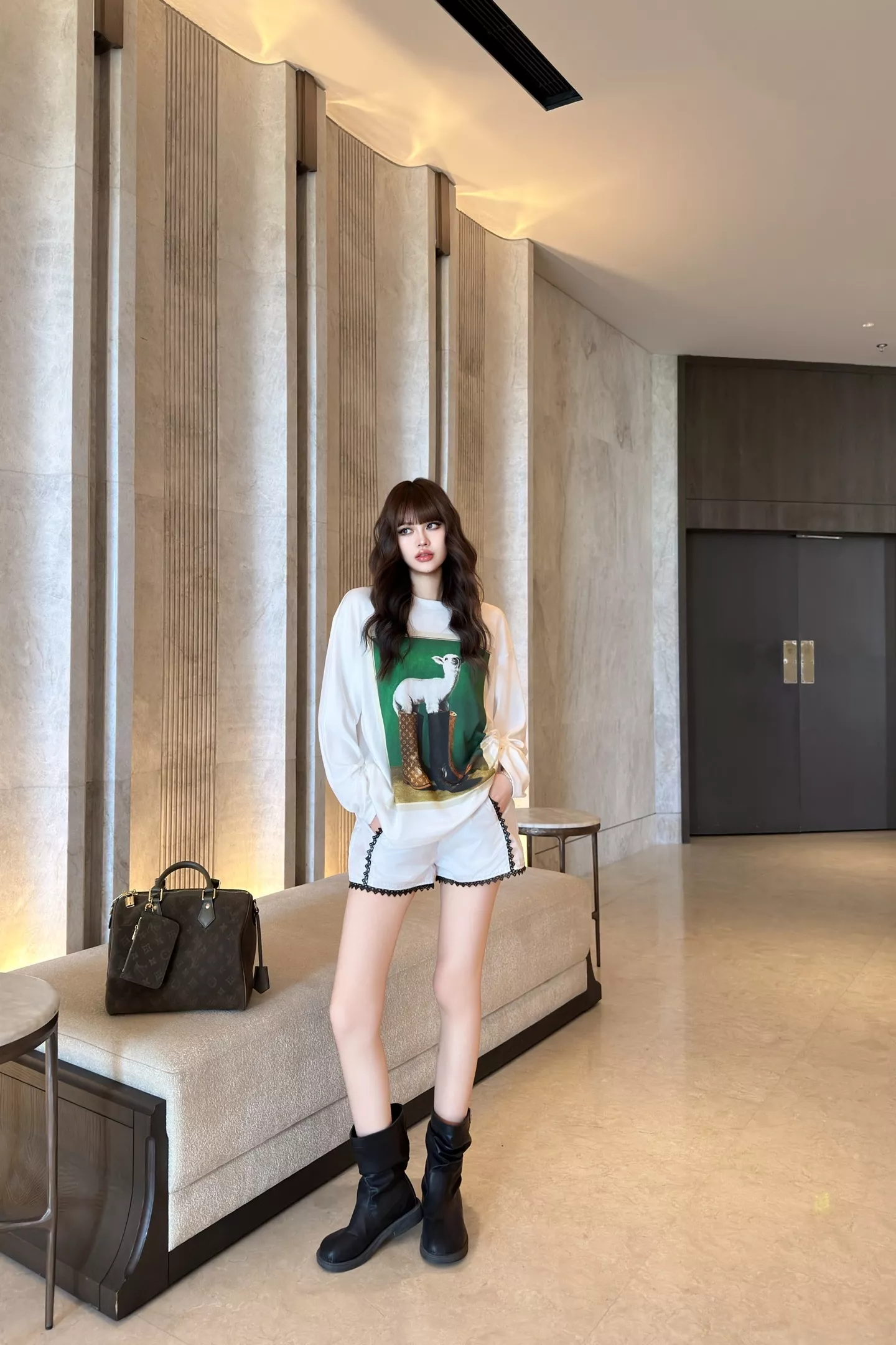 로에베 양 프린트 코튼 루즈핏 긴소매 티셔츠 상세 이미지 42
