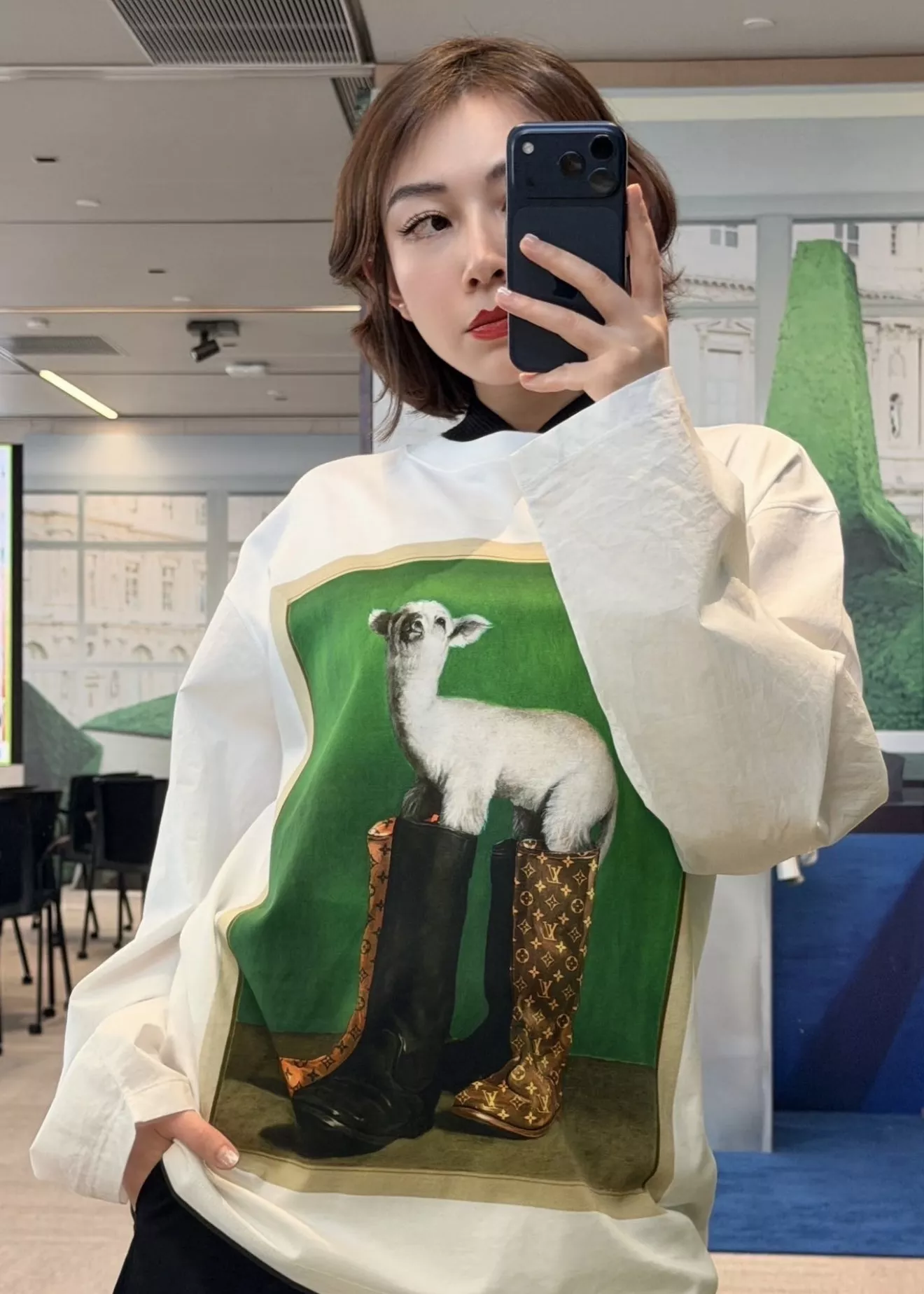 로에베 양 프린트 코튼 루즈핏 긴소매 티셔츠 상세 이미지 19