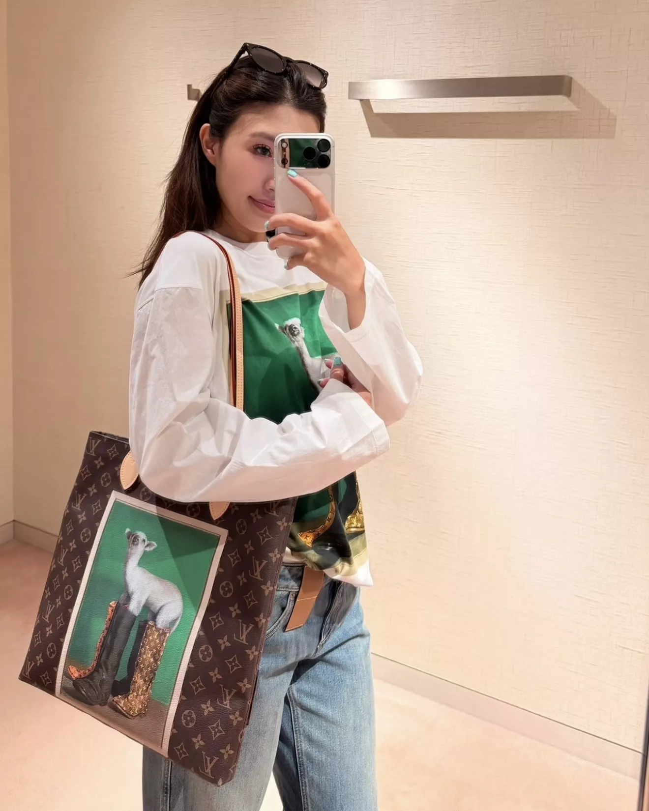 로에베 양 프린트 코튼 루즈핏 긴소매 티셔츠 상세 이미지 29