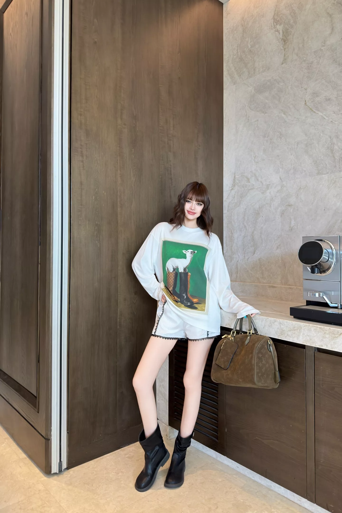 로에베 양 프린트 코튼 루즈핏 긴소매 티셔츠 상세 이미지 48