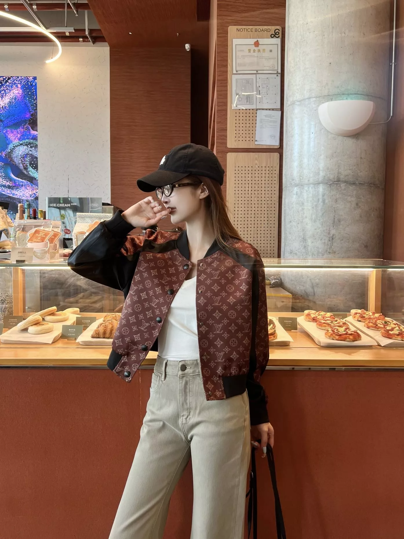 루이비통 올오버 모노그램 배색 버튼 재킷 상세 이미지 15