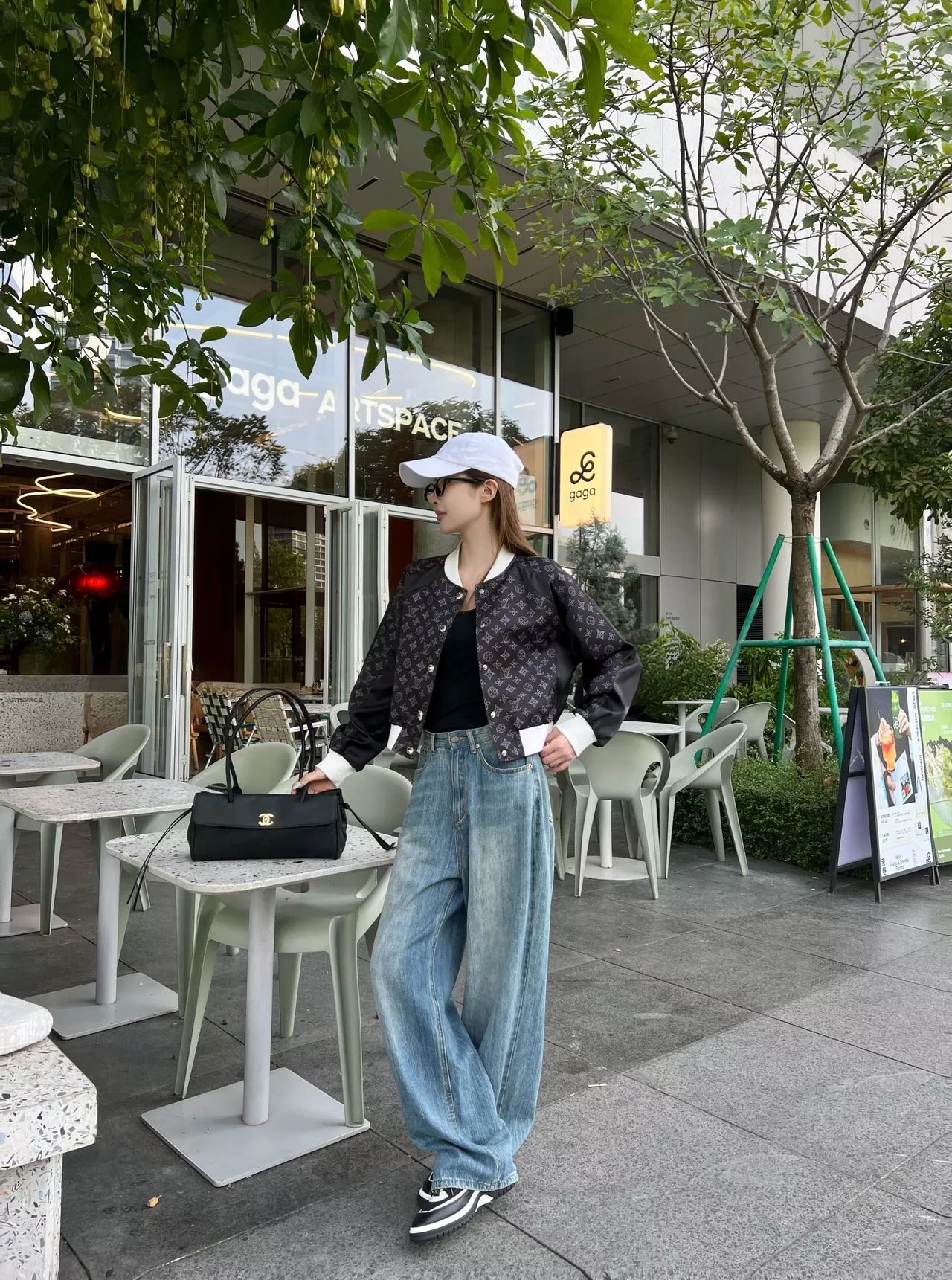 루이비통 올오버 모노그램 배색 버튼 재킷 상세 이미지 21