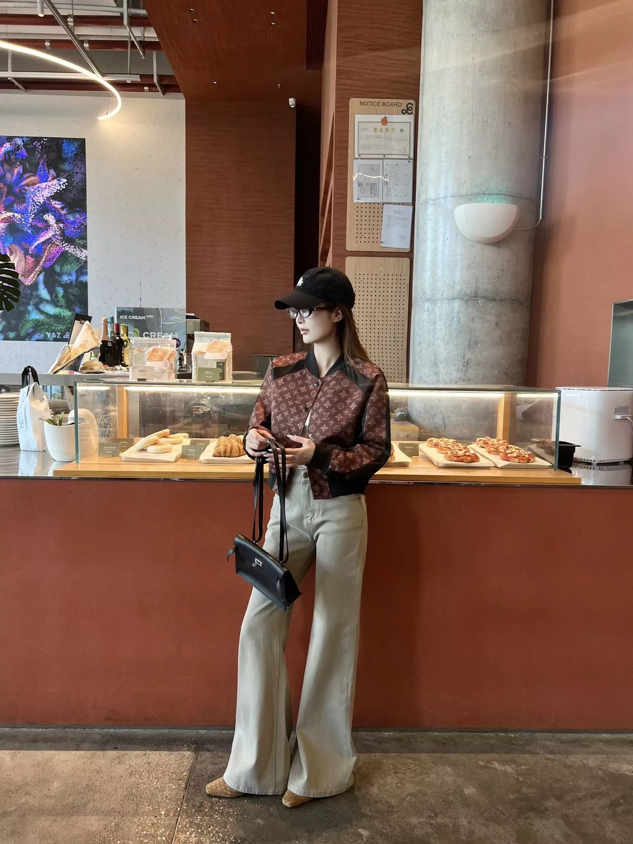 루이비통 올오버 모노그램 배색 버튼 재킷 상세 이미지 16