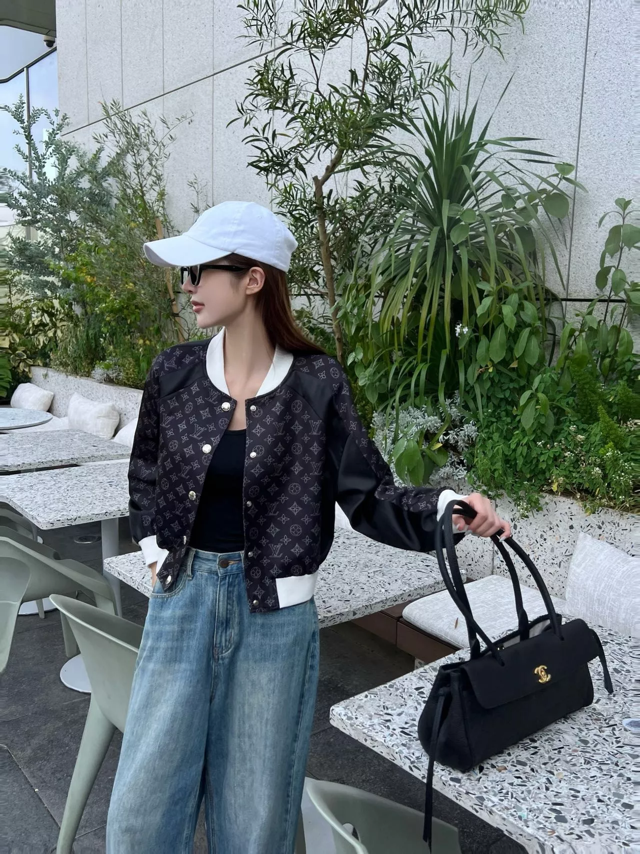 루이비통 올오버 모노그램 배색 버튼 재킷 상세 이미지 28