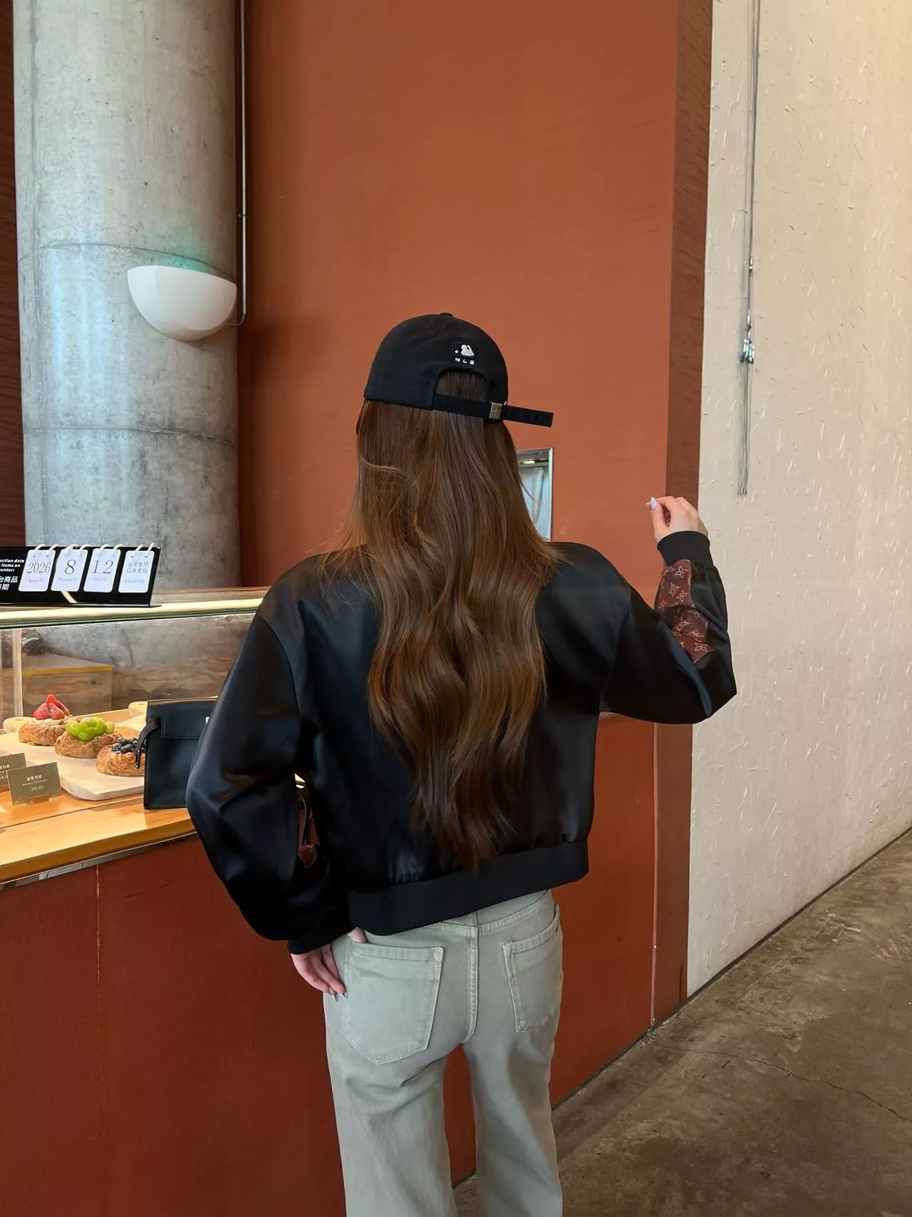 루이비통 올오버 모노그램 배색 버튼 재킷 상세 이미지 19