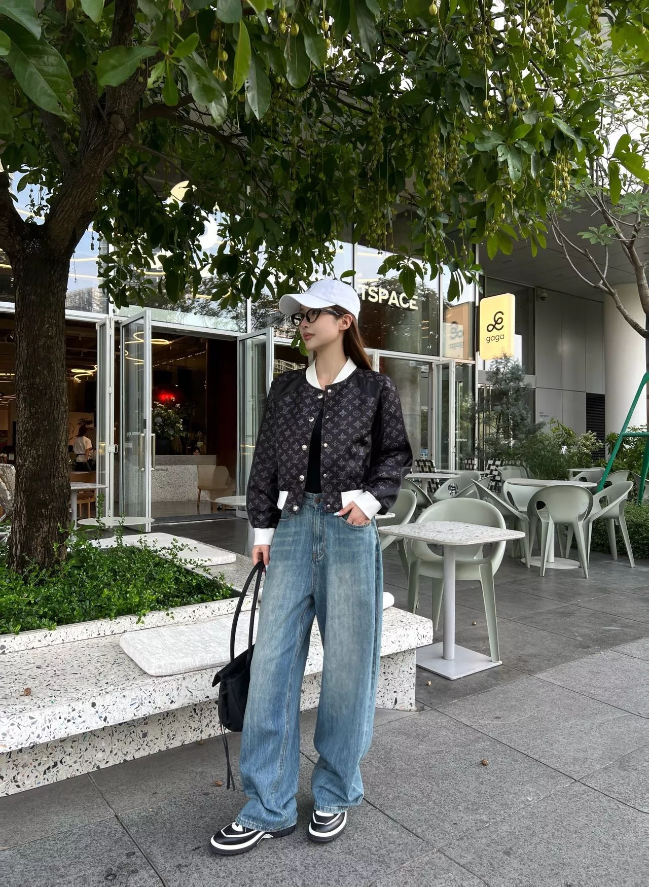 루이비통 올오버 모노그램 배색 버튼 재킷 상세 이미지 27