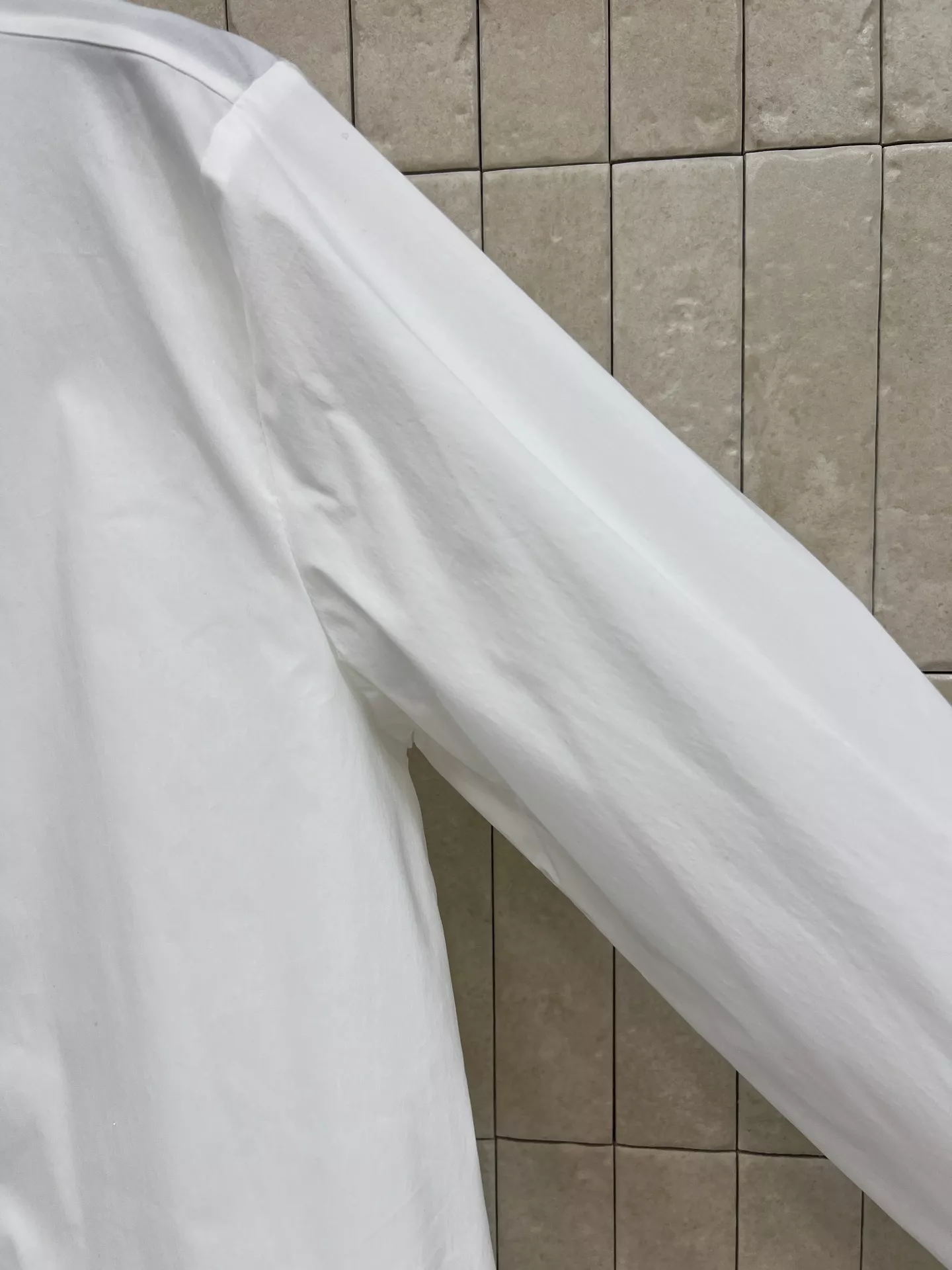 디올 진주 버튼 스탠드칼라 셔츠 상세 이미지 5