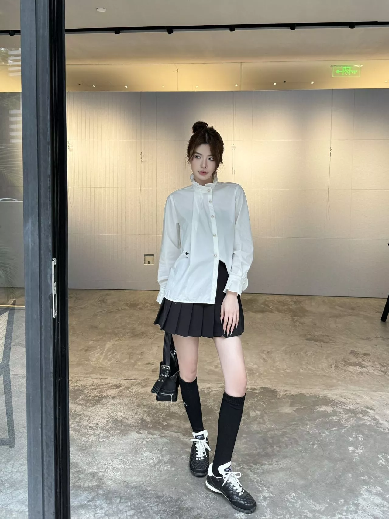 디올 진주 버튼 스탠드칼라 셔츠 상세 이미지 11