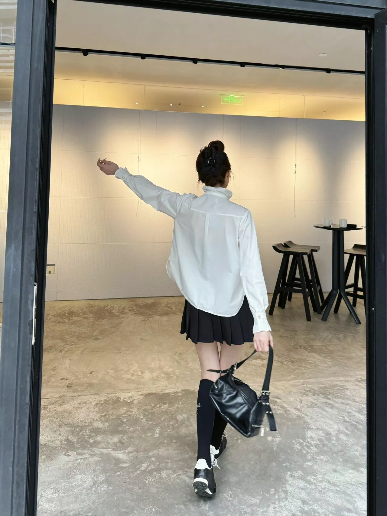 디올 진주 버튼 스탠드칼라 셔츠 상세 이미지 14