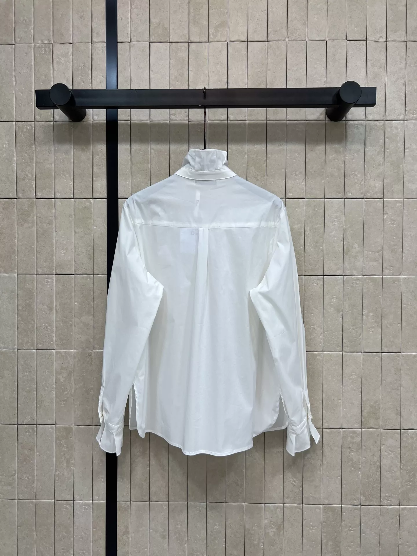 디올 진주 버튼 스탠드칼라 셔츠 상세 이미지 7