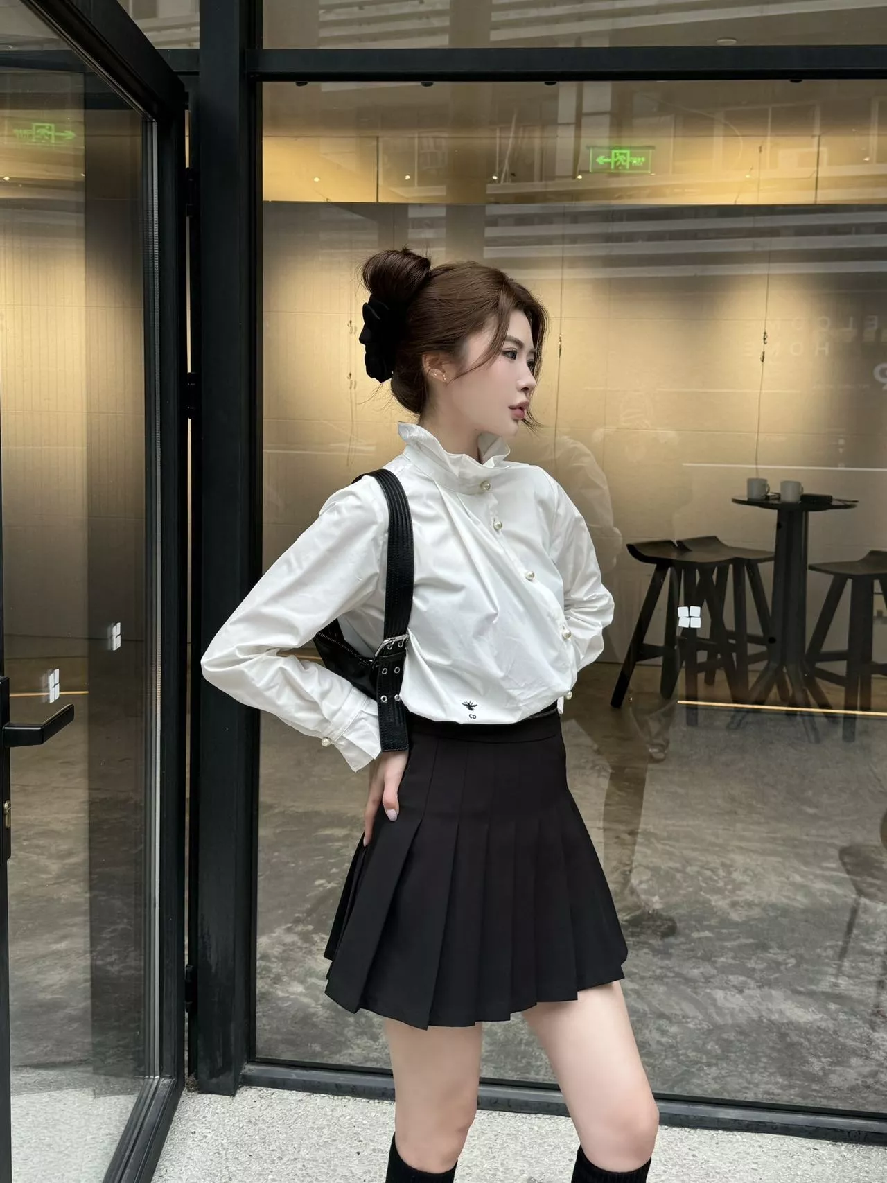 디올 진주 버튼 스탠드칼라 셔츠 상세 이미지 15