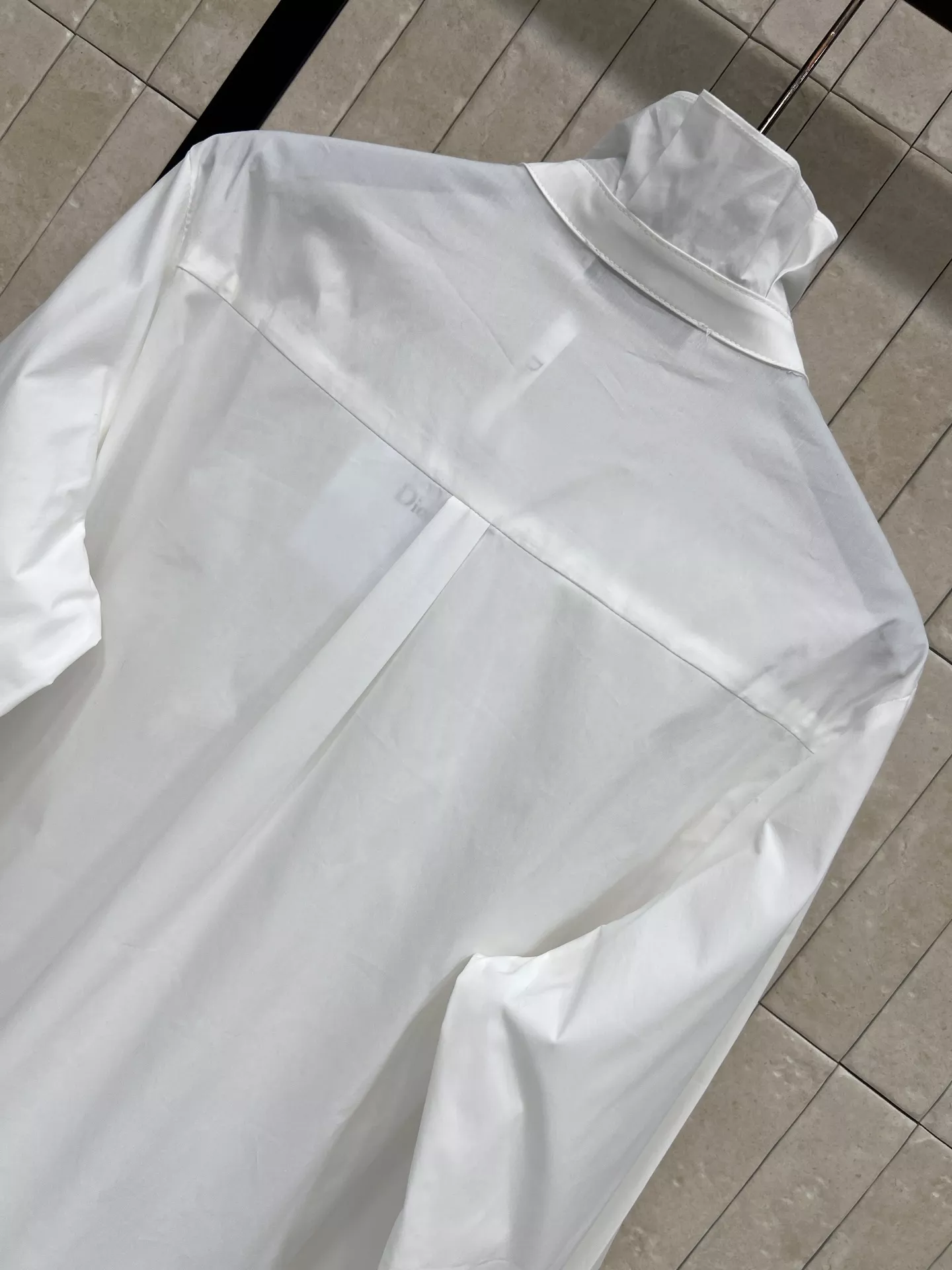 디올 진주 버튼 스탠드칼라 셔츠 상세 이미지 8