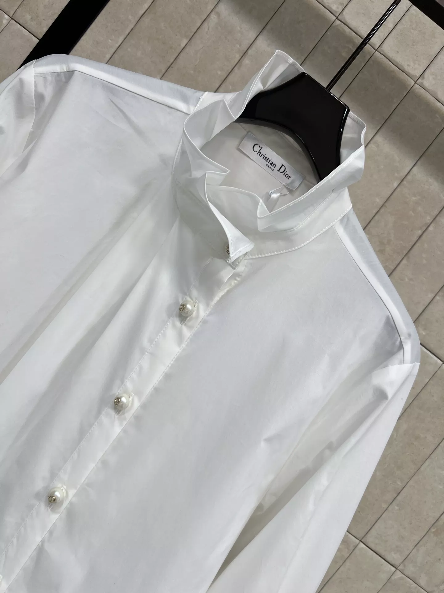 디올 진주 버튼 스탠드칼라 셔츠 상세 이미지 2