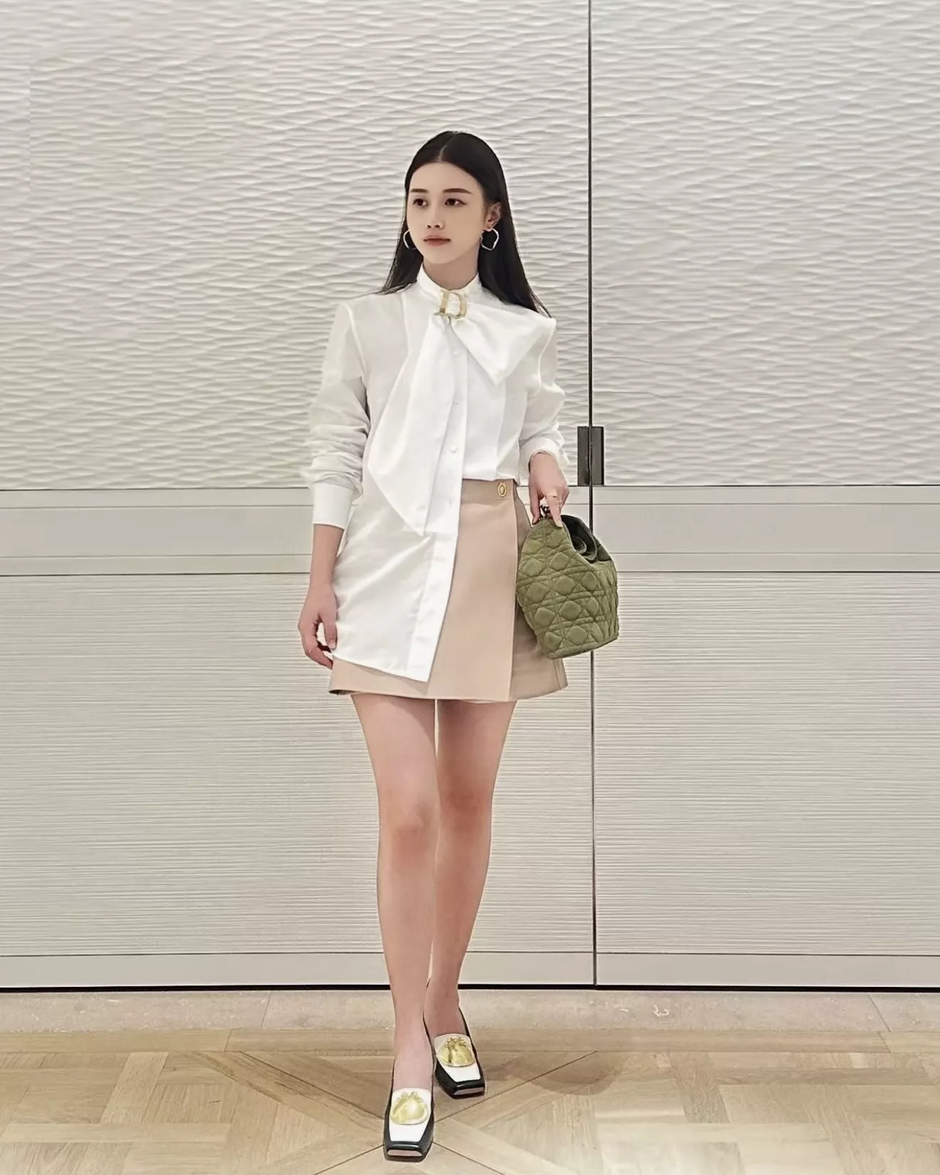 디올 메탈 장식 타이 긴소매 셔츠 상세 이미지 30