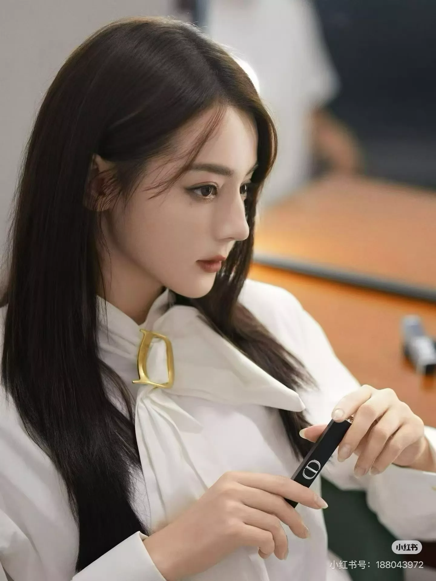 디올 메탈 장식 타이 긴소매 셔츠 상세 이미지 18