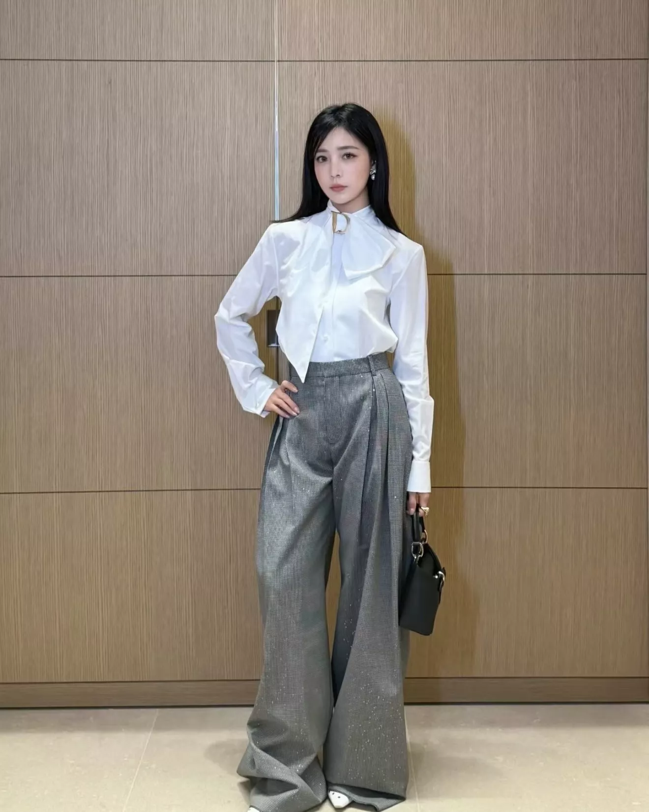 디올 메탈 장식 타이 긴소매 셔츠 상세 이미지 33