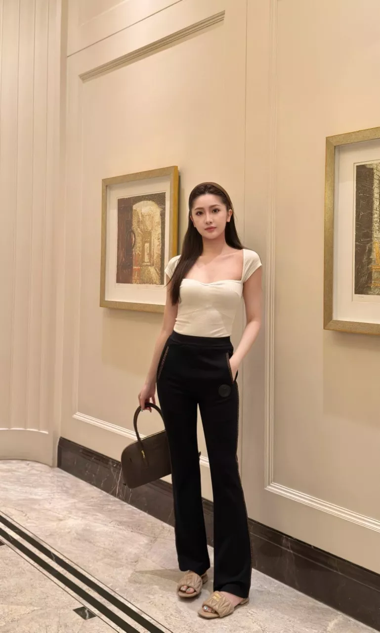 로에베 로고 밴딩 모노그램 트랙 팬츠 상세 이미지 13