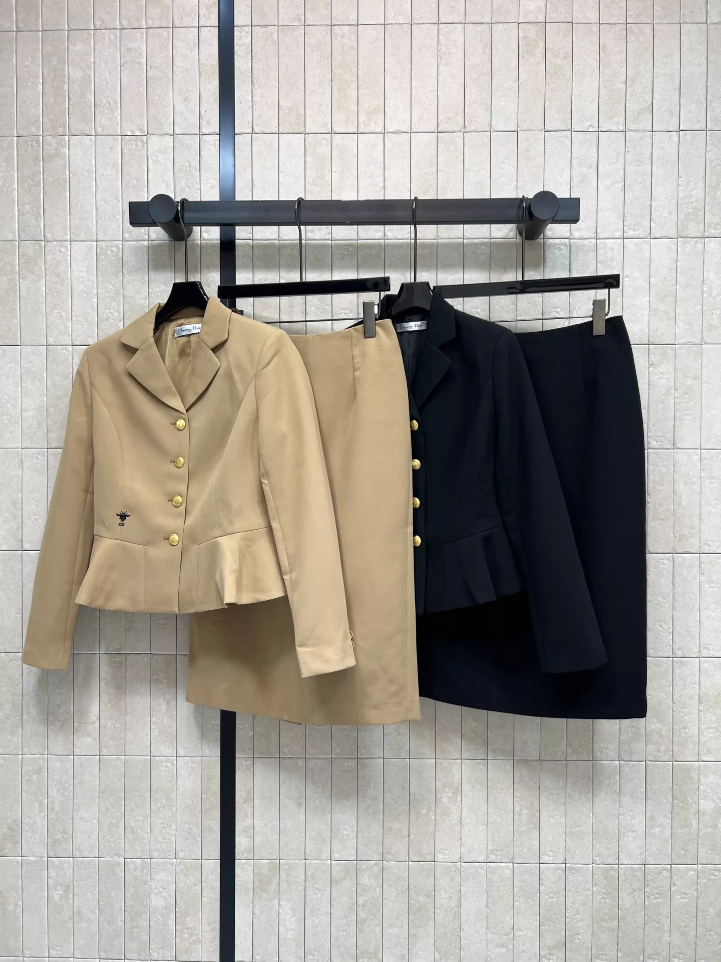 디올 골드 버튼 크롭 재킷 투피스 상세 이미지 38