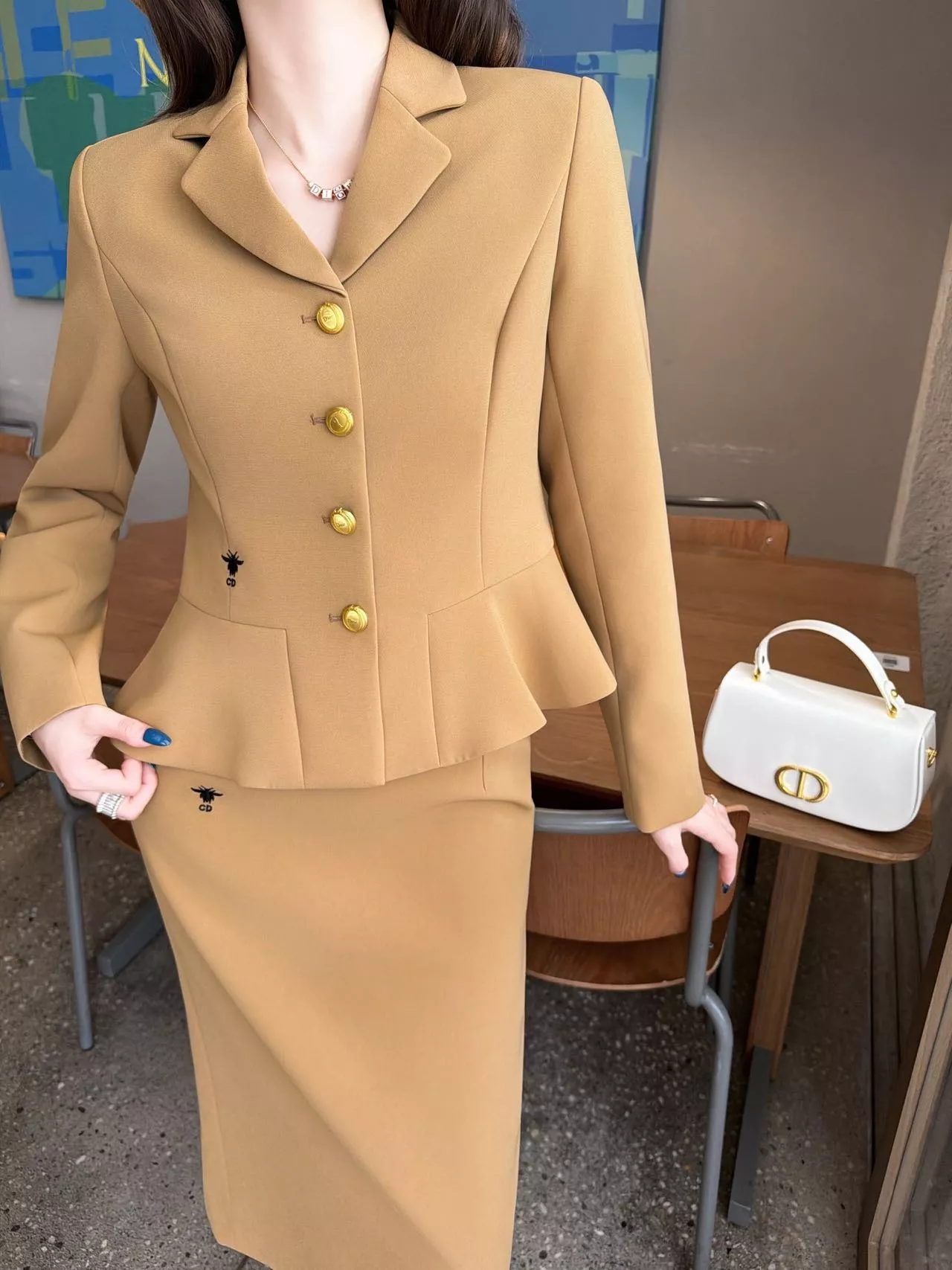 디올 골드 버튼 크롭 재킷 투피스 상세 이미지 23