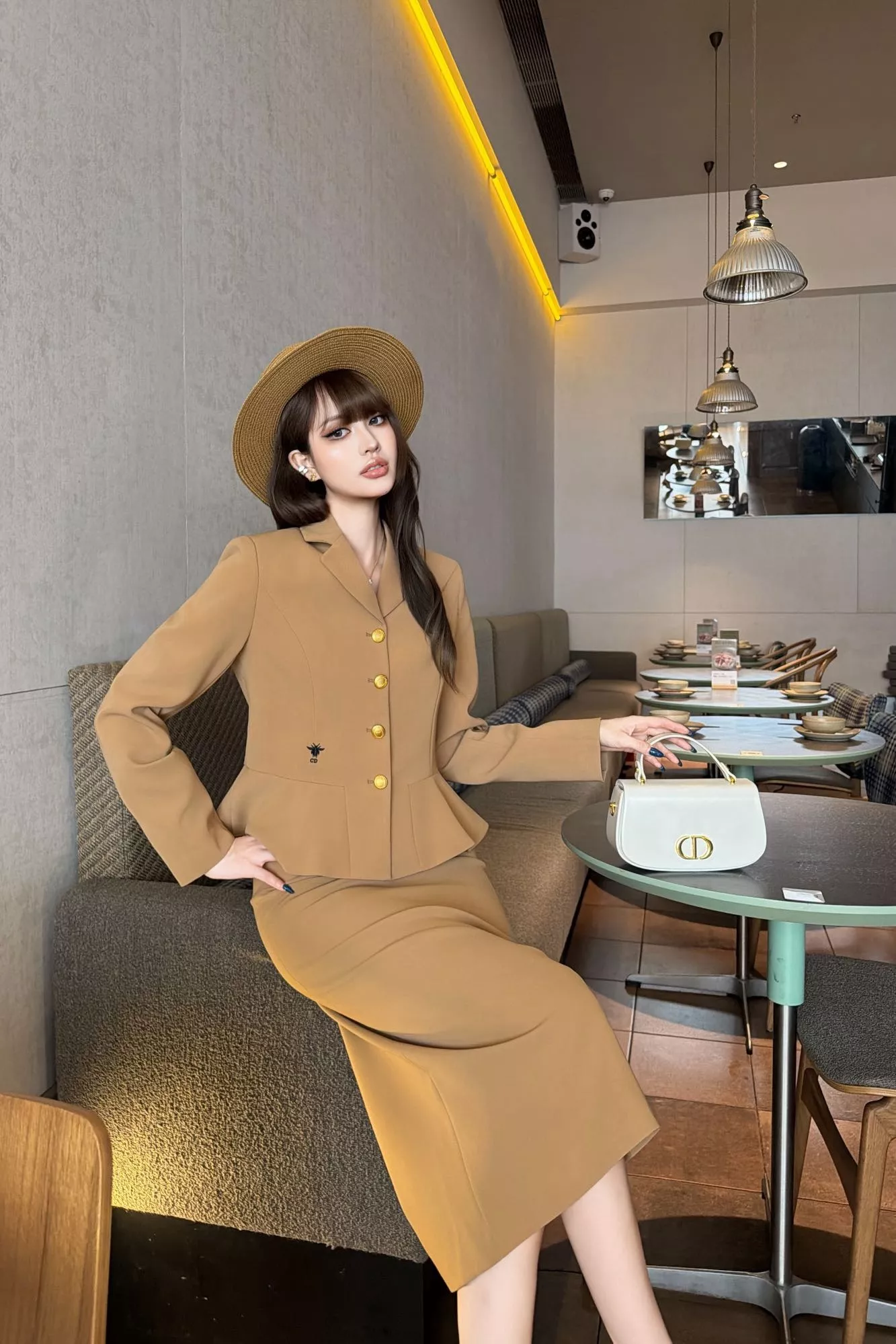 디올 골드 버튼 크롭 재킷 투피스 상세 이미지 25