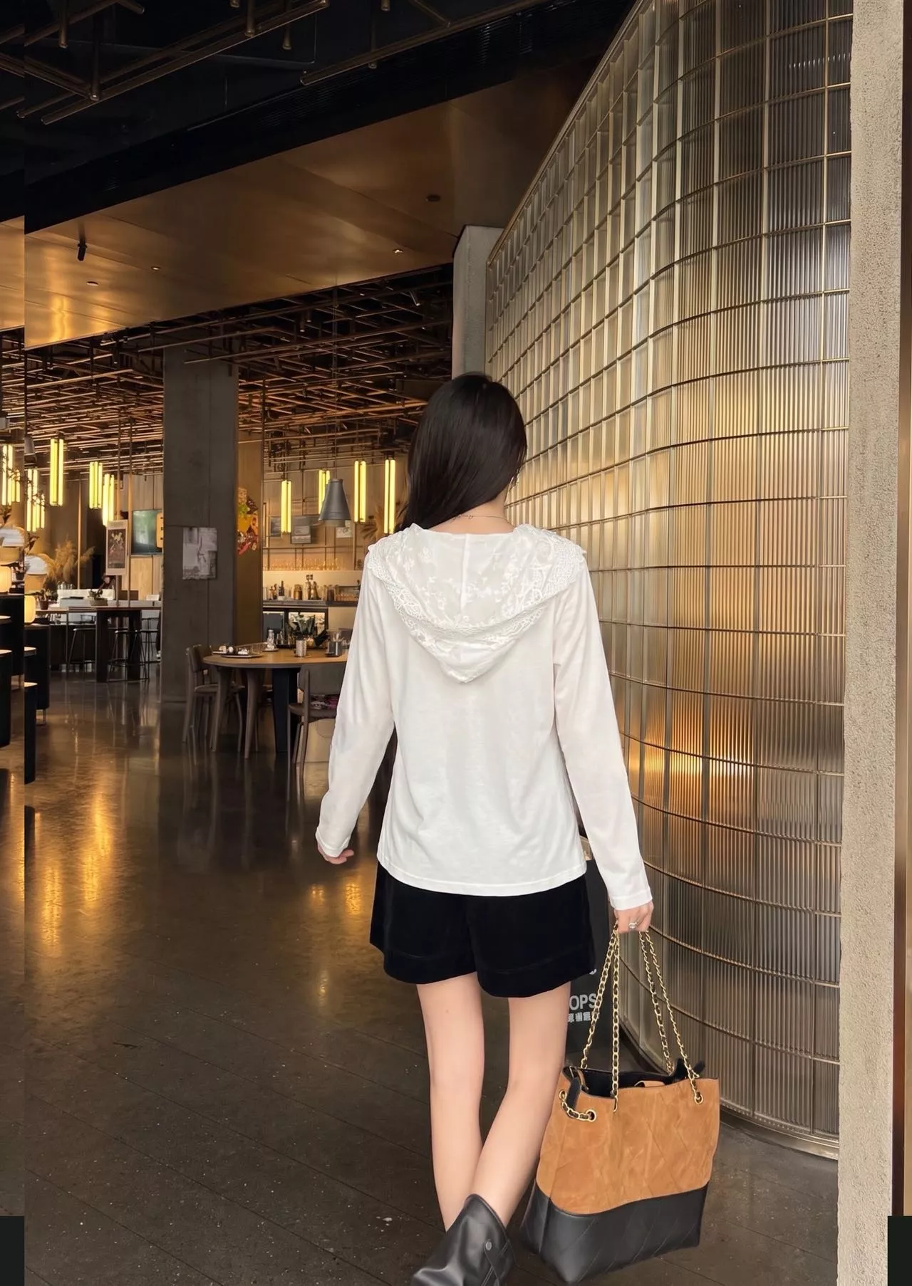 셀린느 레이스 후드 자수 로고 긴소매 티셔츠 상세 이미지 19
