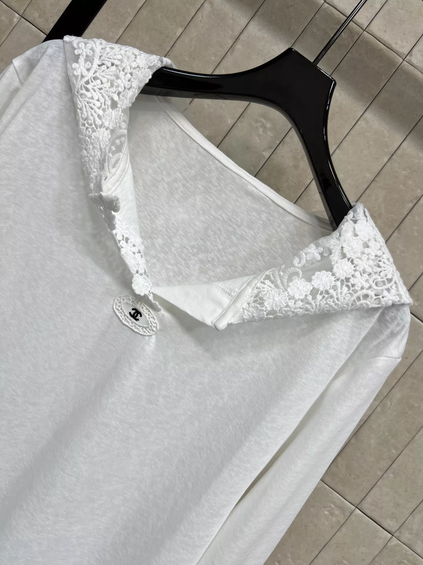 셀린느 레이스 후드 자수 로고 긴소매 티셔츠 상세 이미지 2