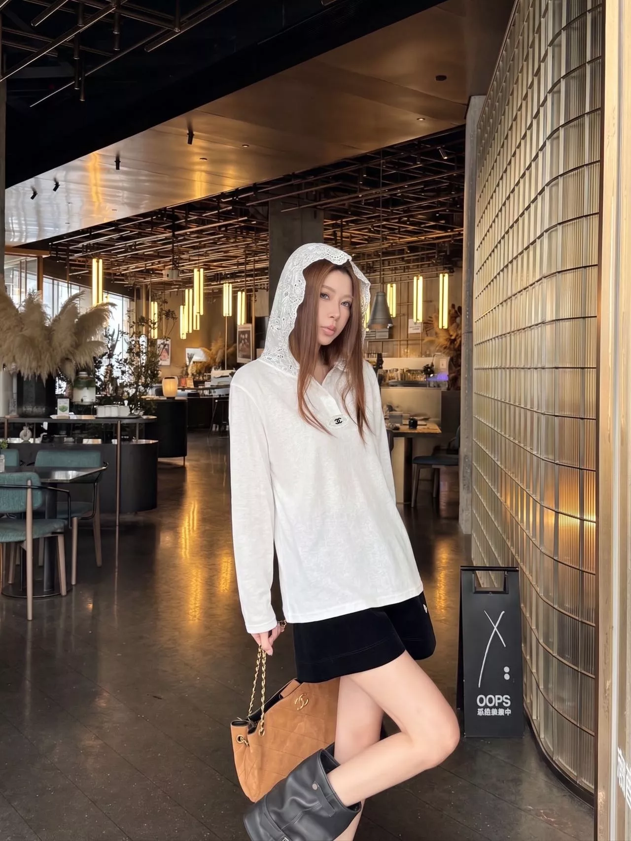 셀린느 레이스 후드 자수 로고 긴소매 티셔츠 상세 이미지 12