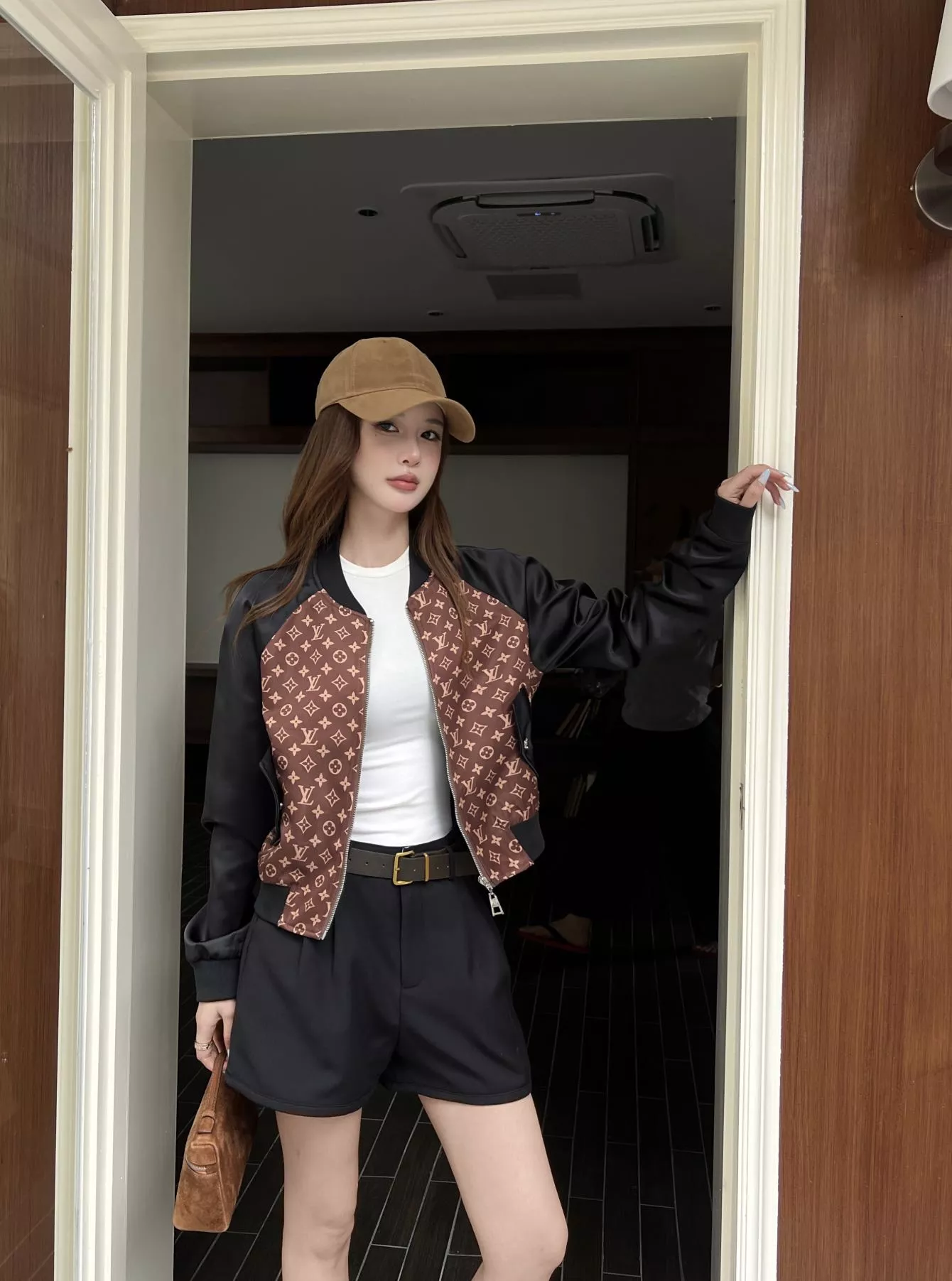 로에베 빈티지 모노그램 배색 버튼 재킷 상세 이미지 22