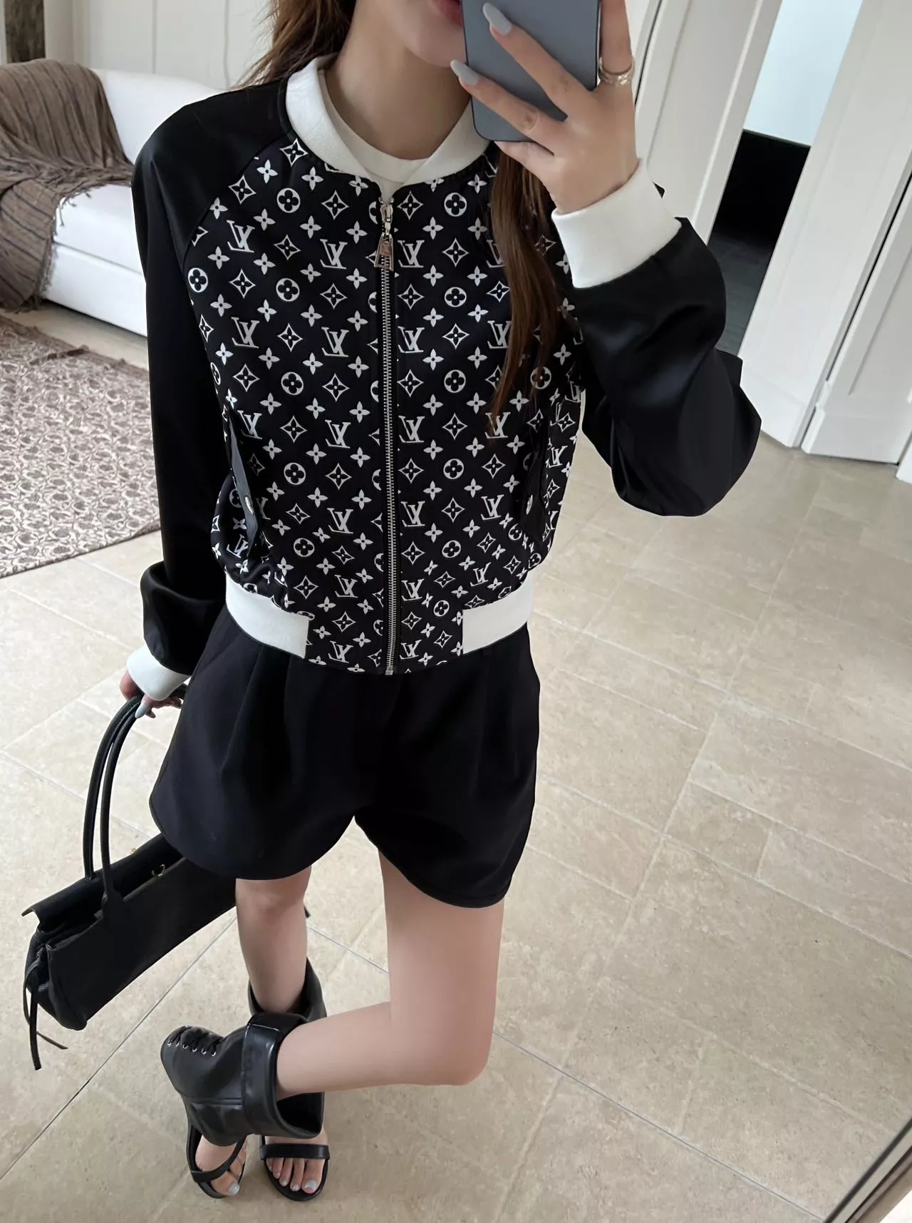로에베 빈티지 모노그램 배색 버튼 재킷 상세 이미지 15