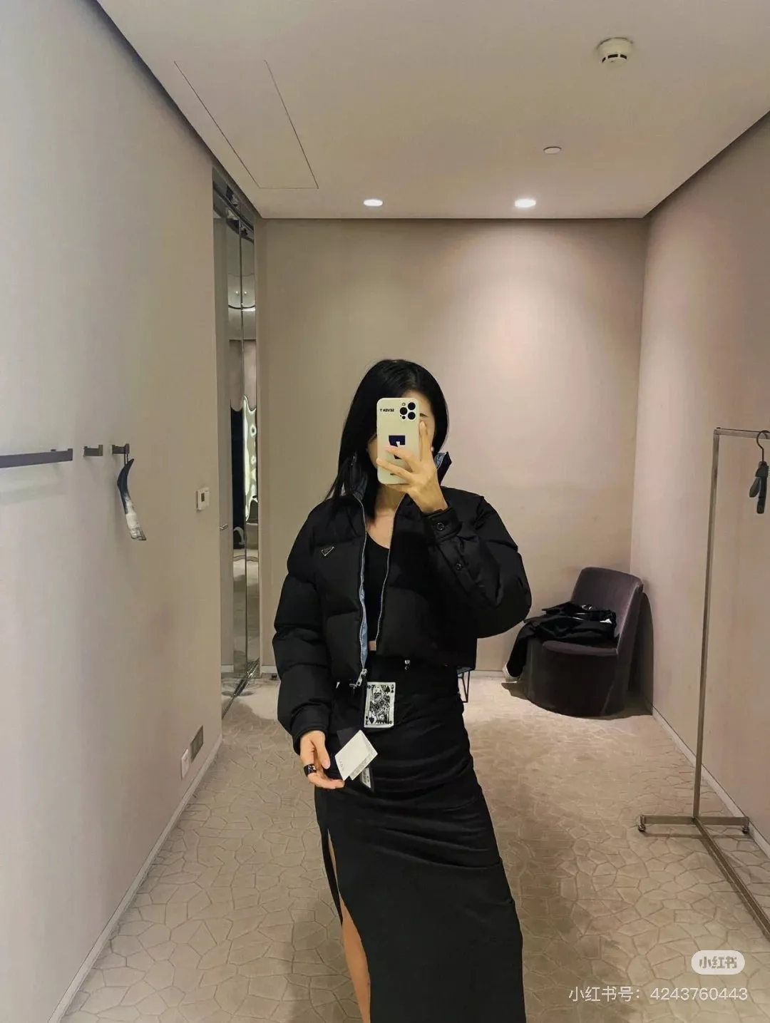 프라다 하이넥 크롭 배색 쇼트 패딩 상세 이미지 20