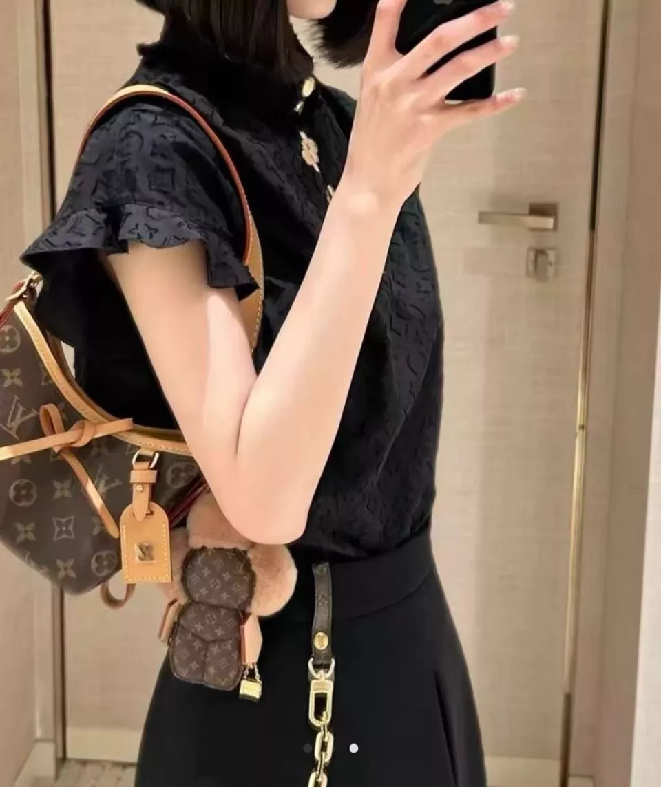 루이비통 암문 자카드 프릴 스탠드 블라우스 상세 이미지 21