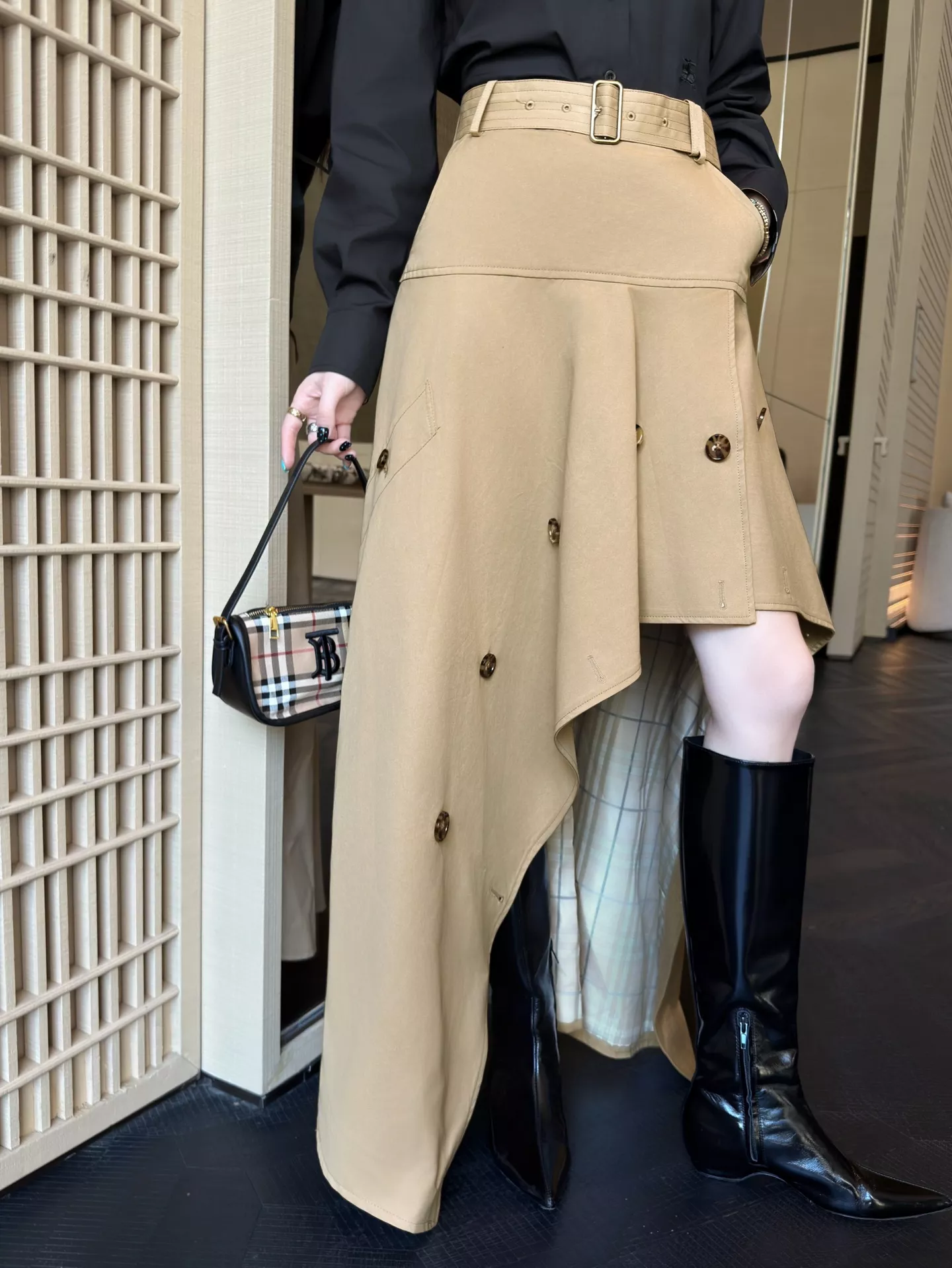 버버리 기사 자수 코튼 카라 셔츠 상세 이미지 18