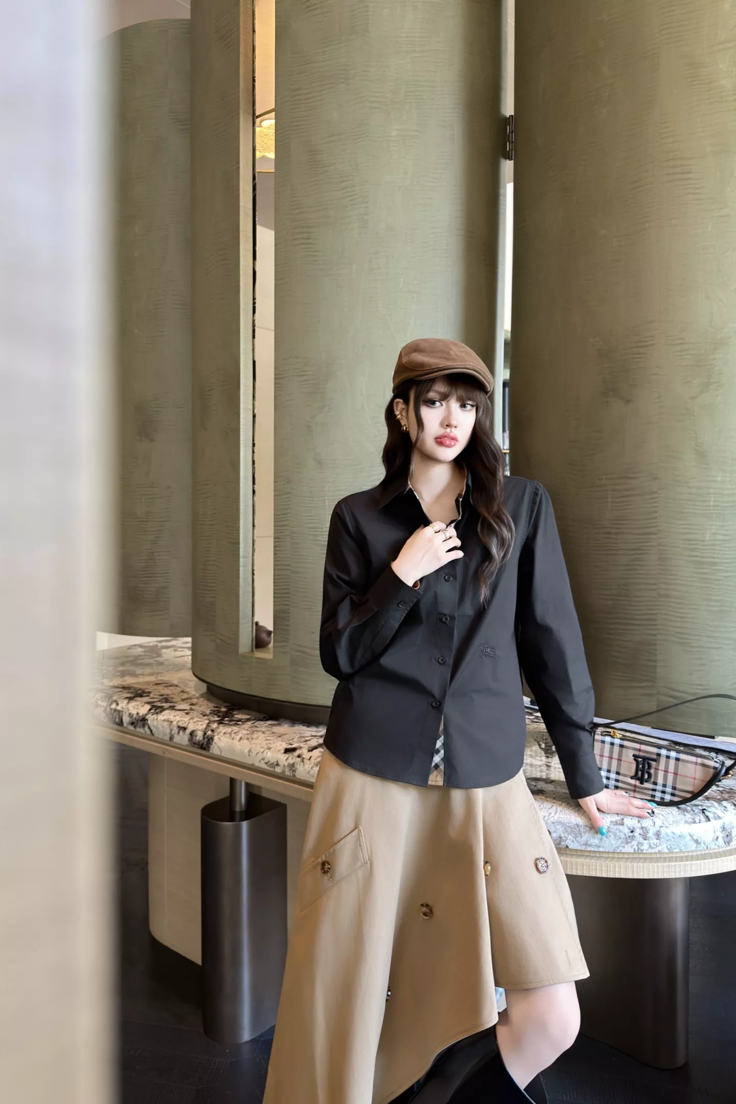 버버리 기사 자수 코튼 카라 셔츠 상세 이미지 16