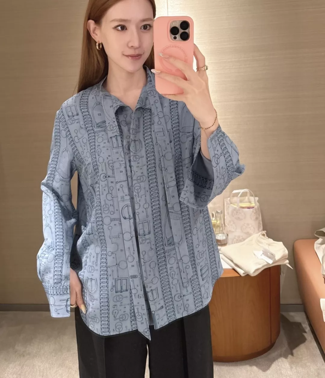 에르메스 실크 프린트 리본 긴소매 셔츠 상세 이미지 25