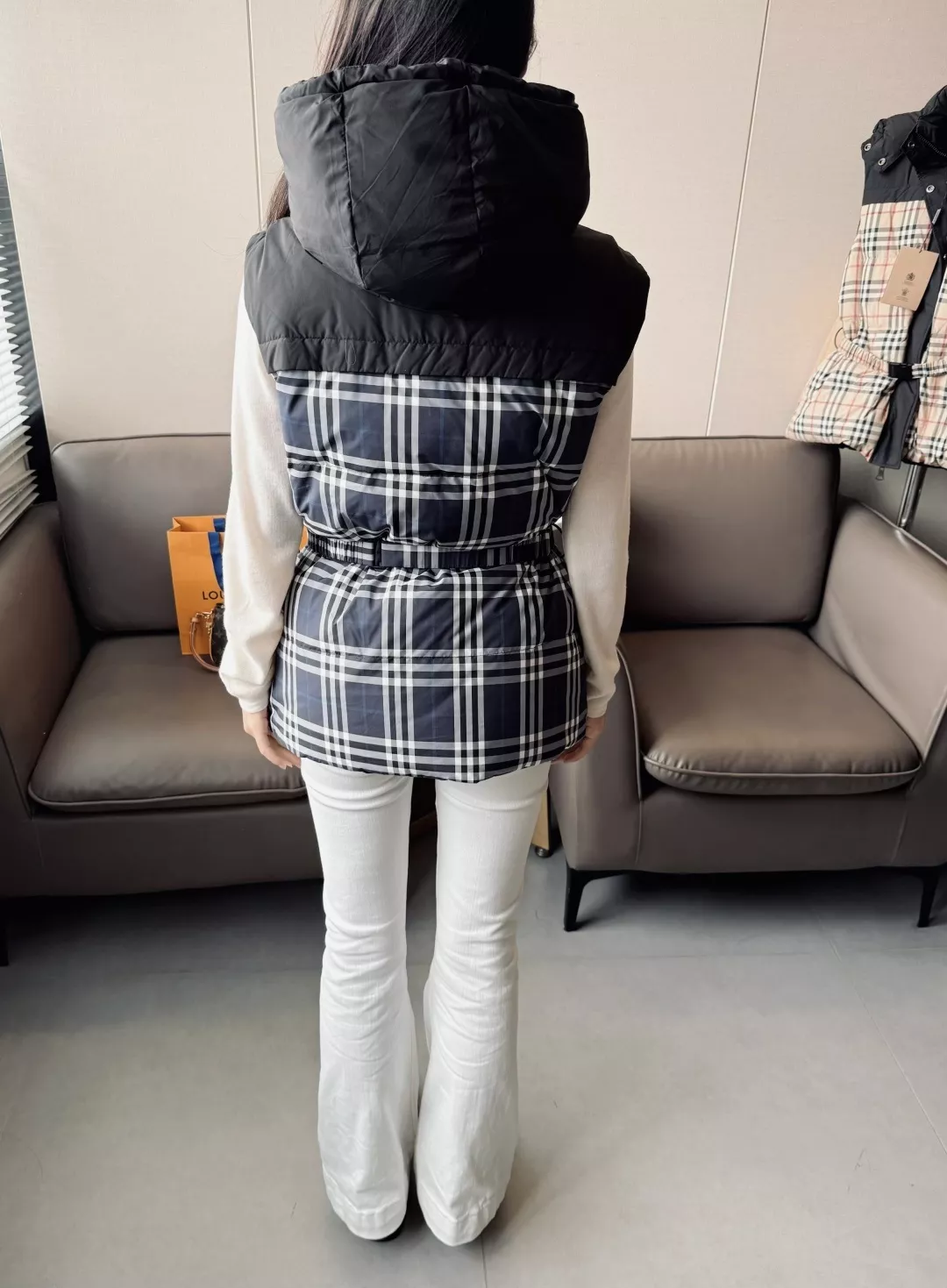 버버리 체크 패턴 양면 구스다운 패딩 조끼 상세 이미지 15