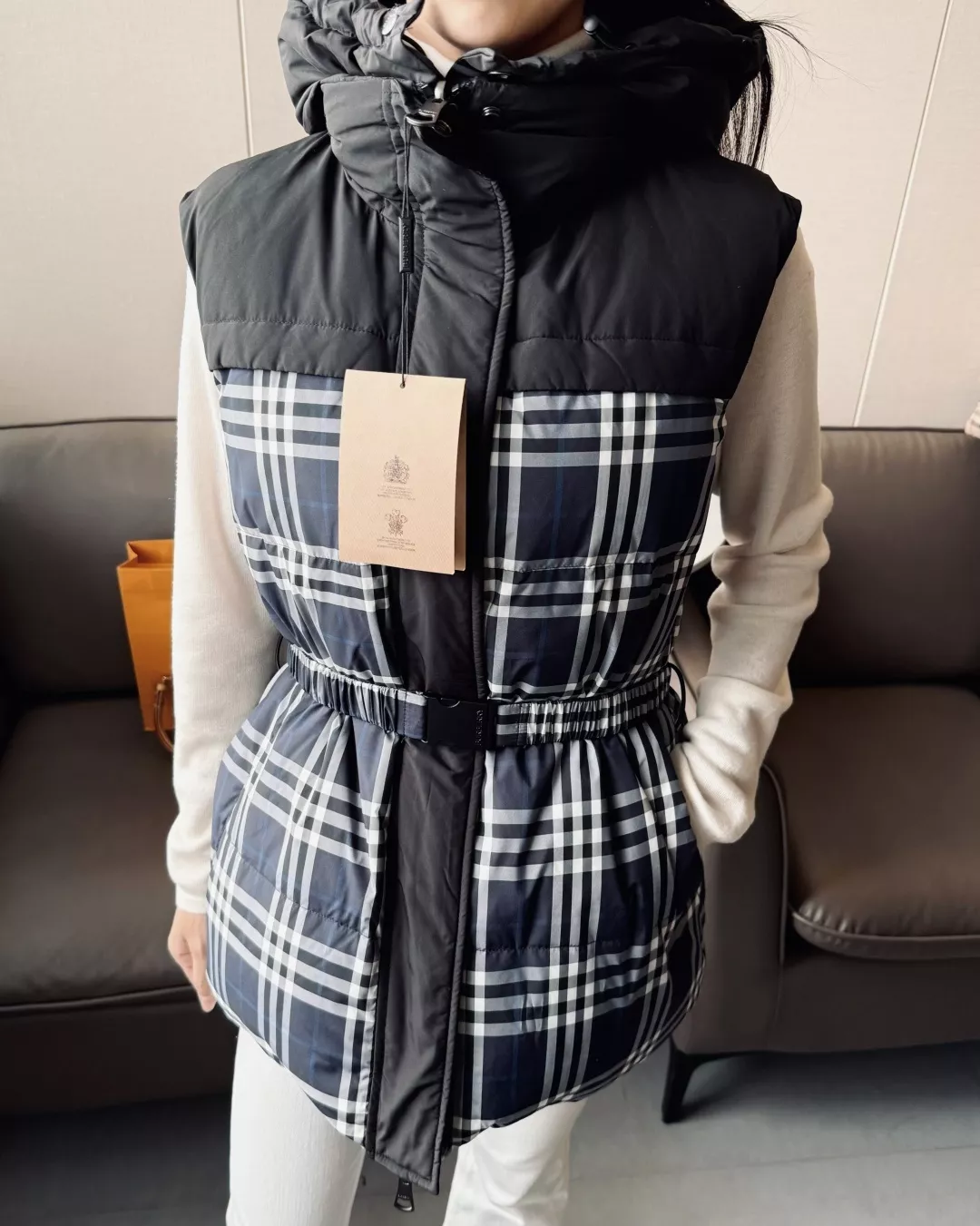 버버리 체크 패턴 양면 구스다운 패딩 조끼 상세 이미지 14