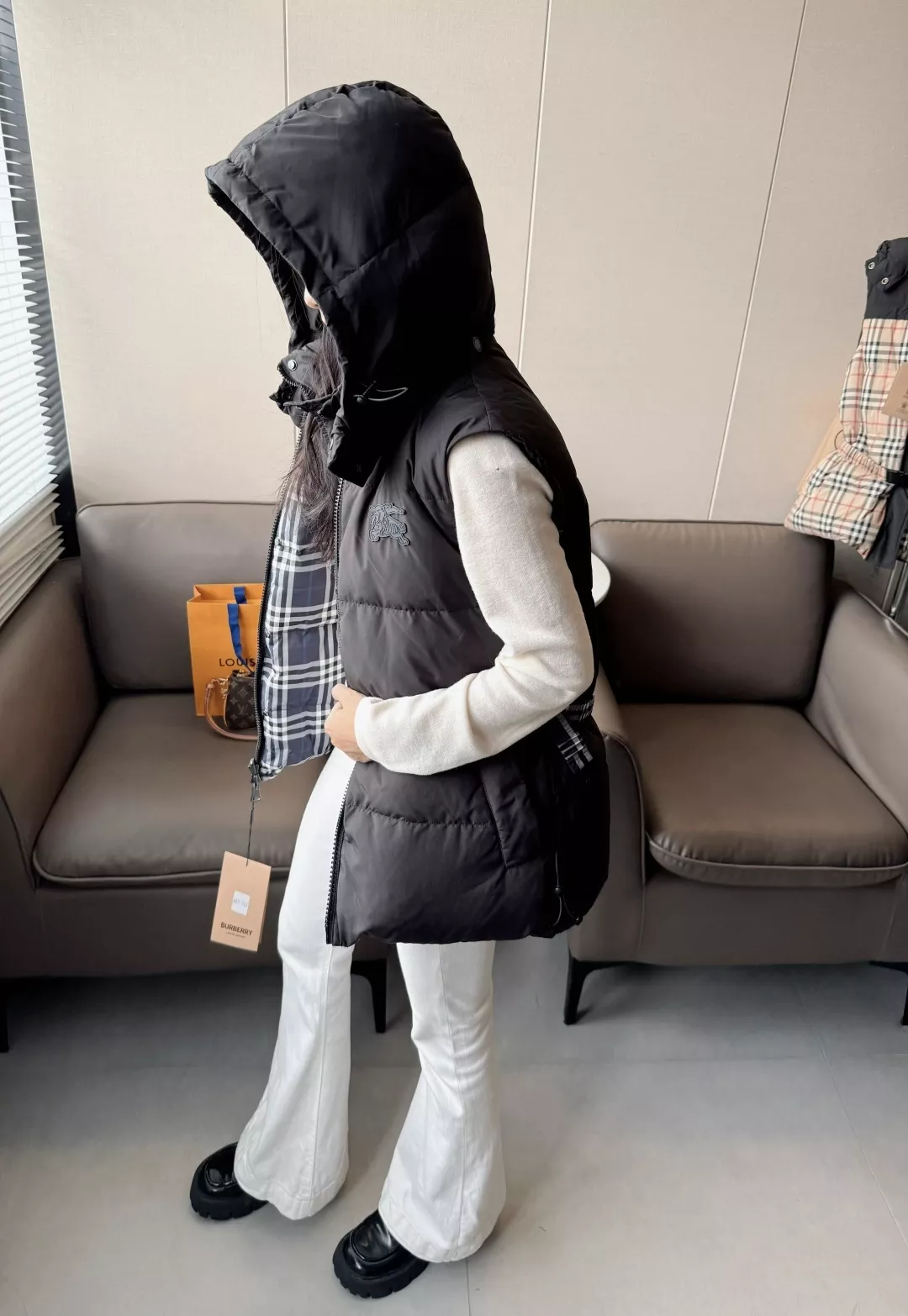 버버리 체크 패턴 양면 구스다운 패딩 조끼 상세 이미지 16