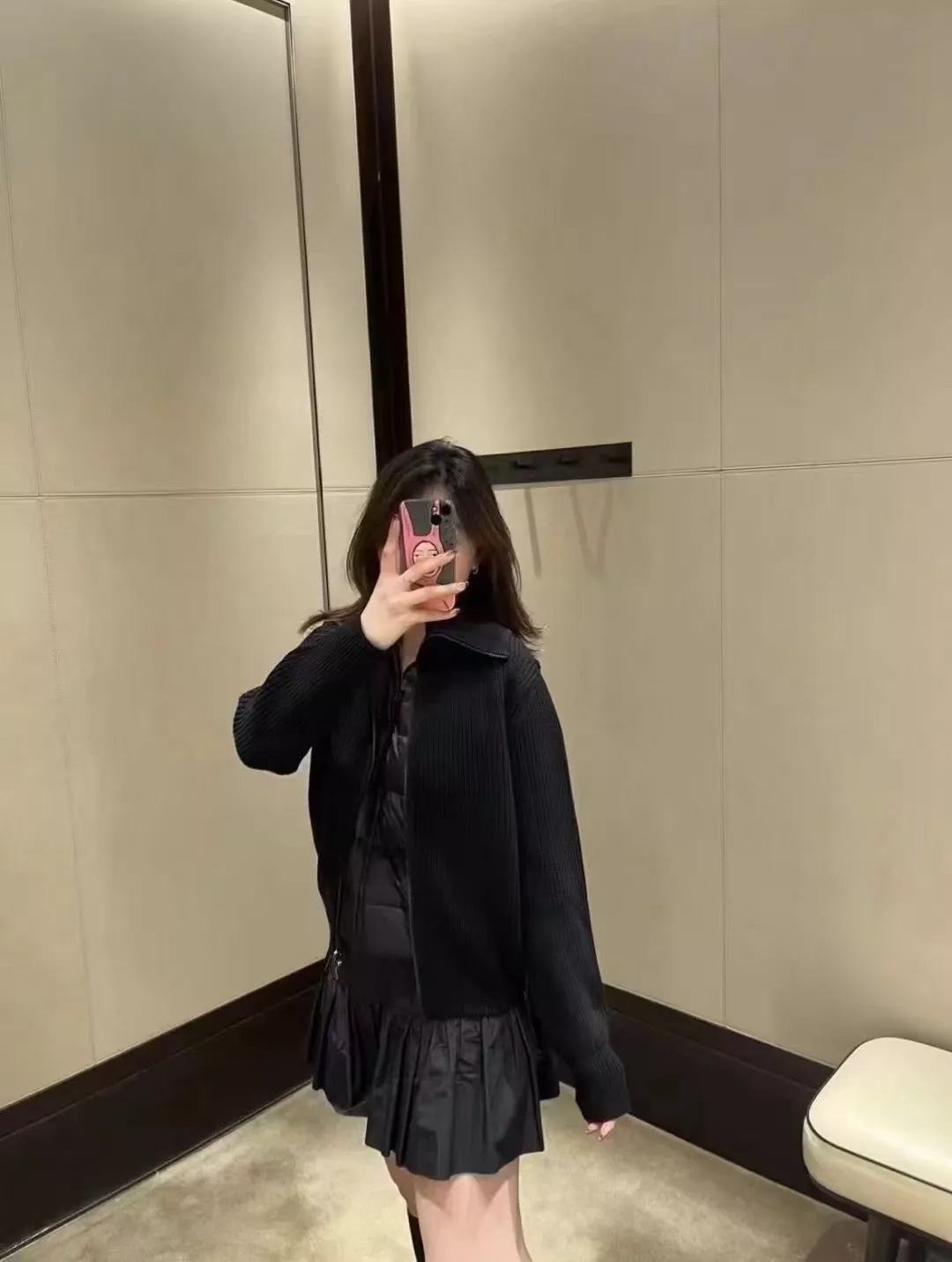 몽클레어 탈부착 내피 울 배색 쇼트 패딩 상세 이미지 15