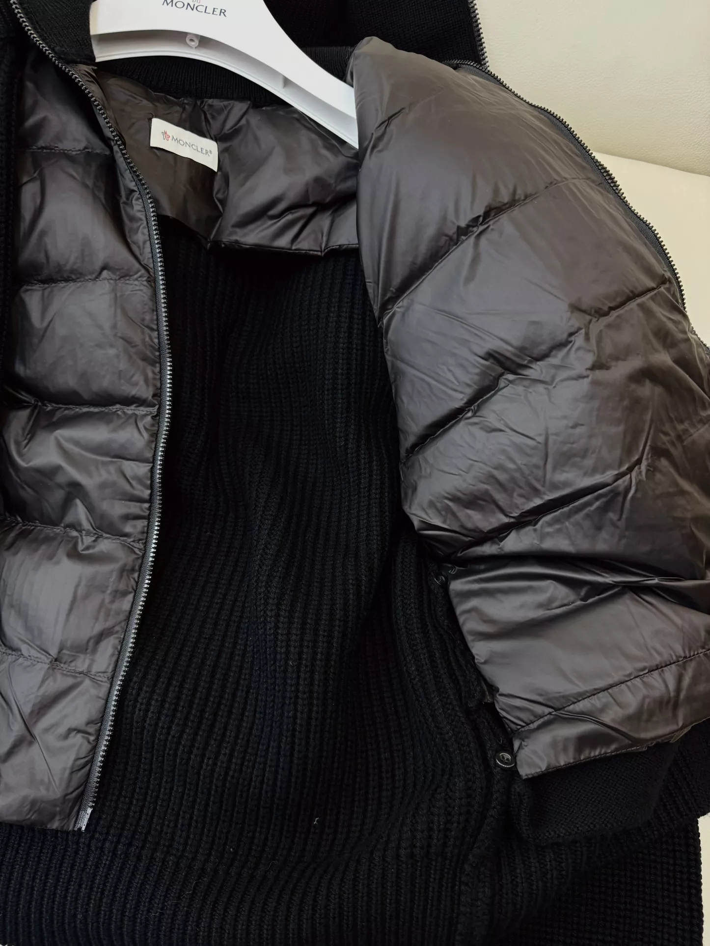 몽클레어 탈부착 내피 울 배색 쇼트 패딩 상세 이미지 8