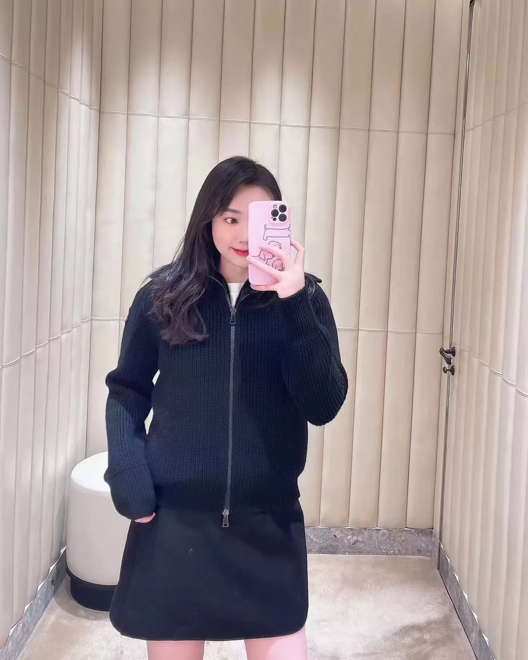 몽클레어 탈부착 내피 울 배색 쇼트 패딩 상세 이미지 16
