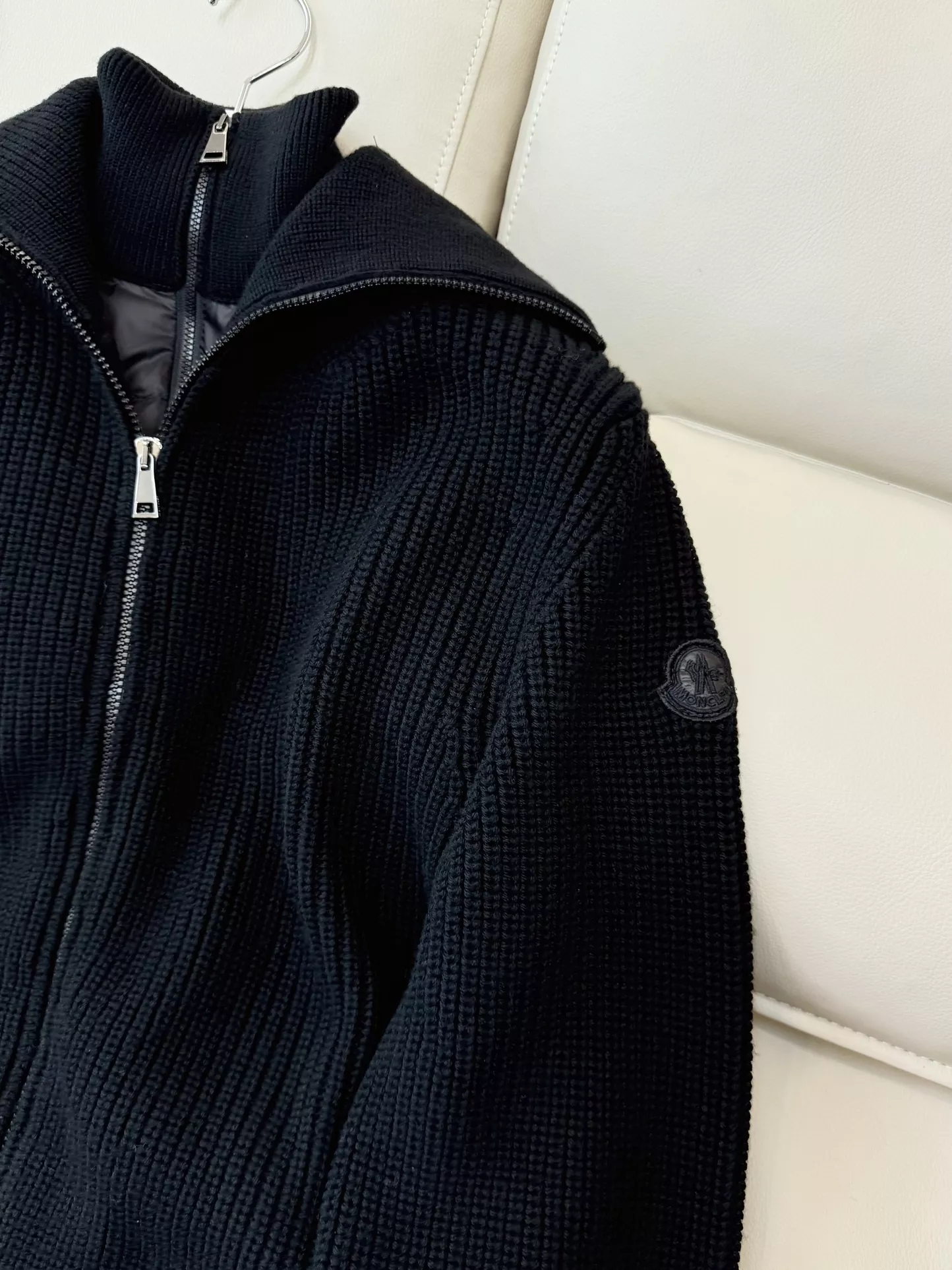 몽클레어 탈부착 내피 울 배색 쇼트 패딩 상세 이미지 6