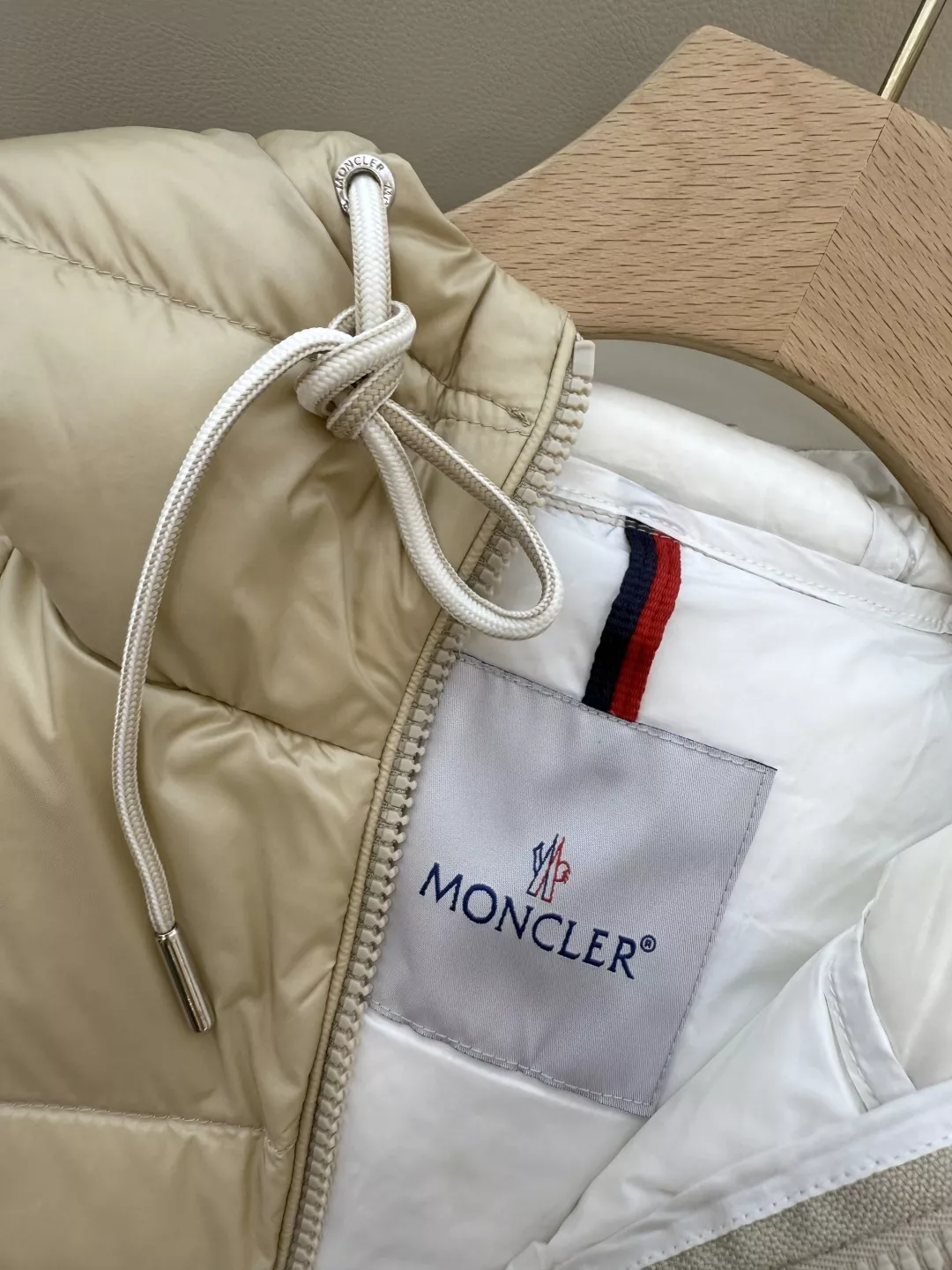 몽클레어 화이트구스다운 허리선 롱 패딩 상세 이미지 7