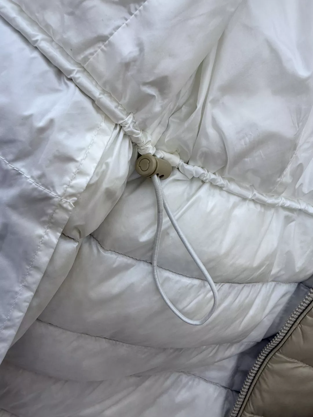 몽클레어 화이트구스다운 허리선 롱 패딩 상세 이미지 8