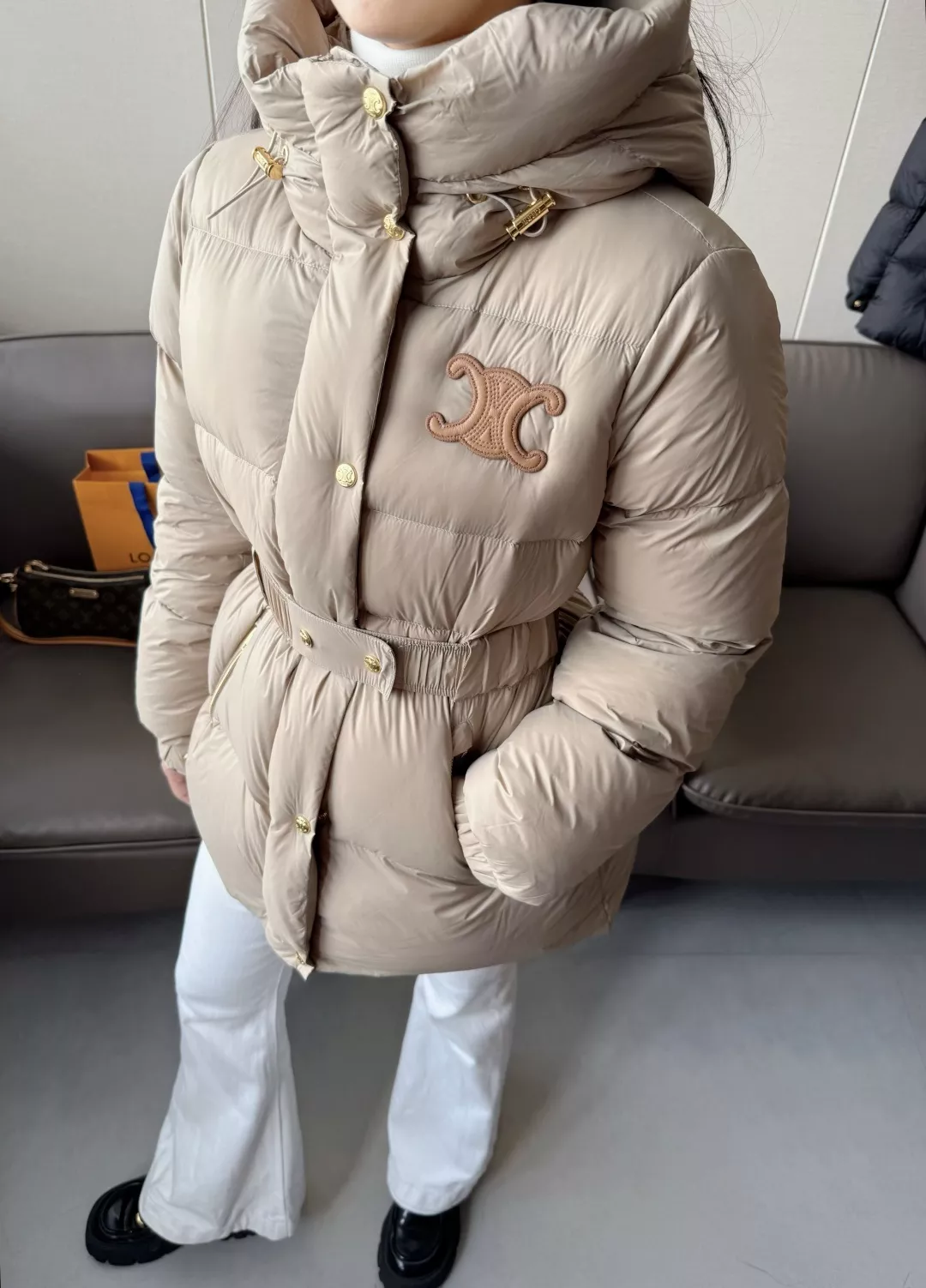 셀린느 벨트 후드 슬림핏 구스다운 패딩 상세 이미지 15