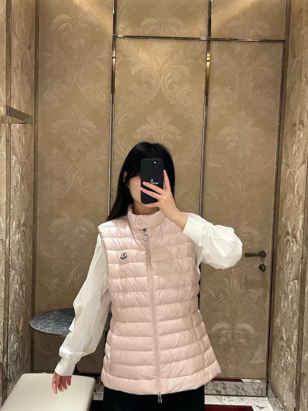 몽클레어 슬림핏 화이트 구스다운 패딩 조끼 상세 이미지 22
