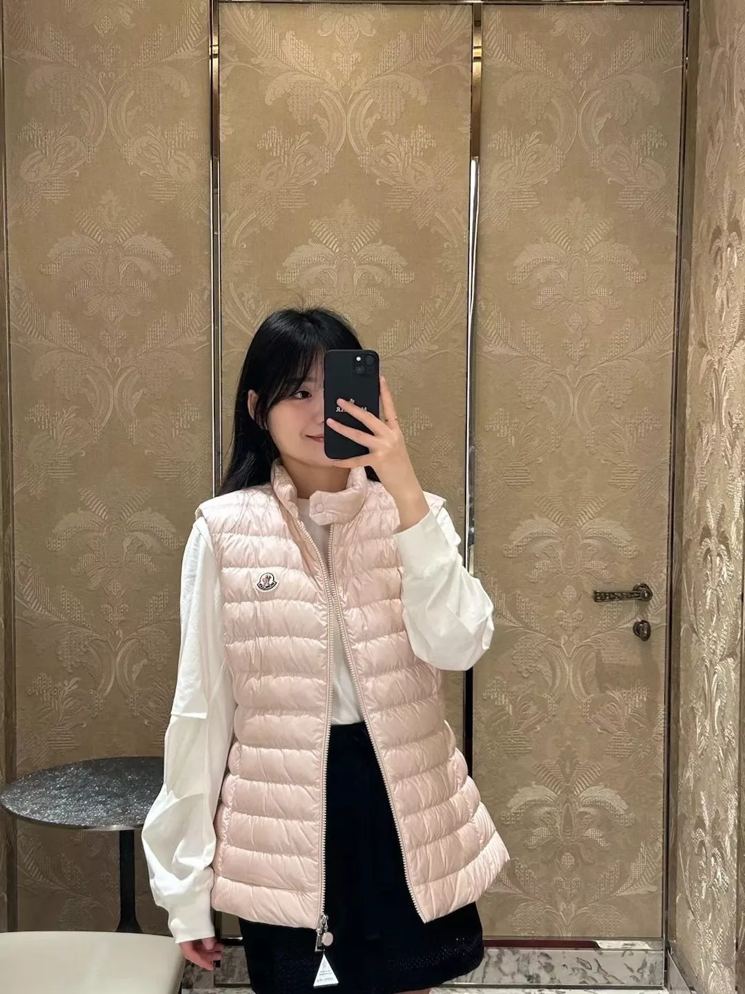 몽클레어 슬림핏 화이트 구스다운 패딩 조끼 상세 이미지 21